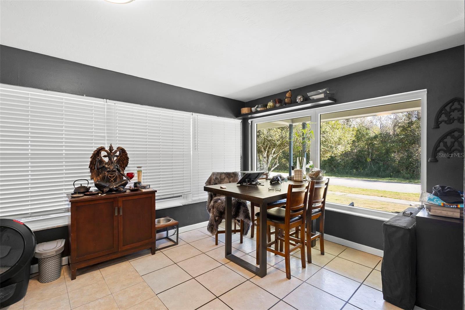 Image 3 of 21 For 1552 Zinnia Drive