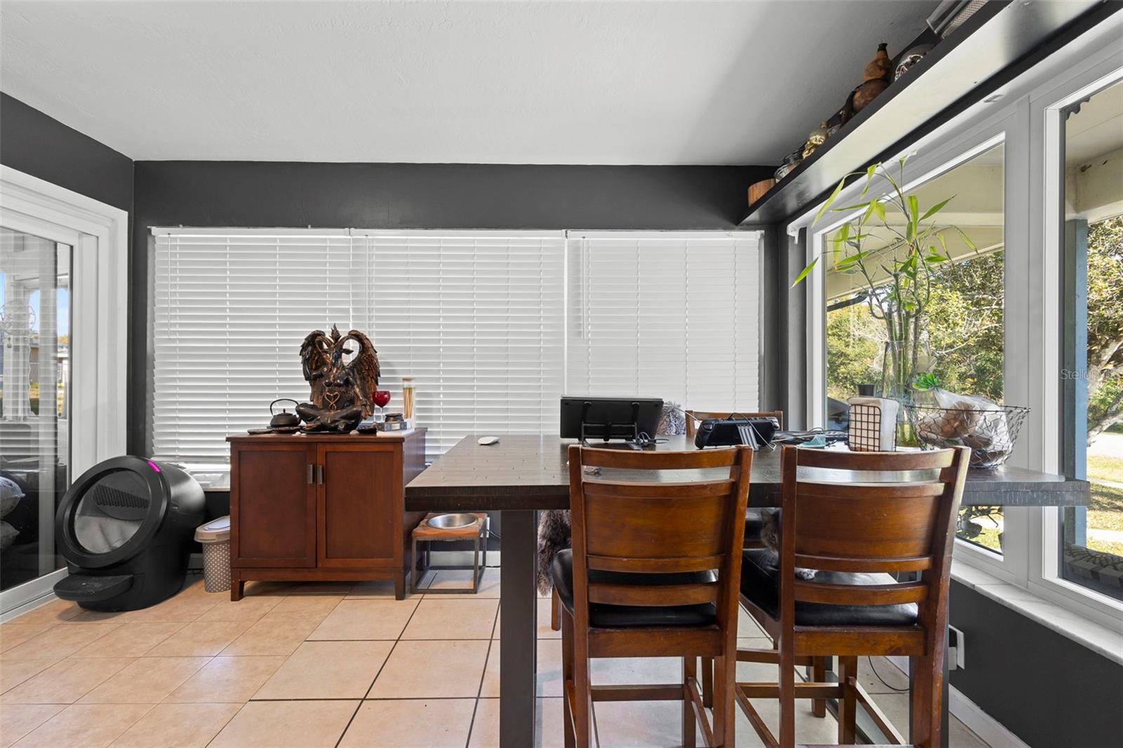 Image 4 of 21 For 1552 Zinnia Drive