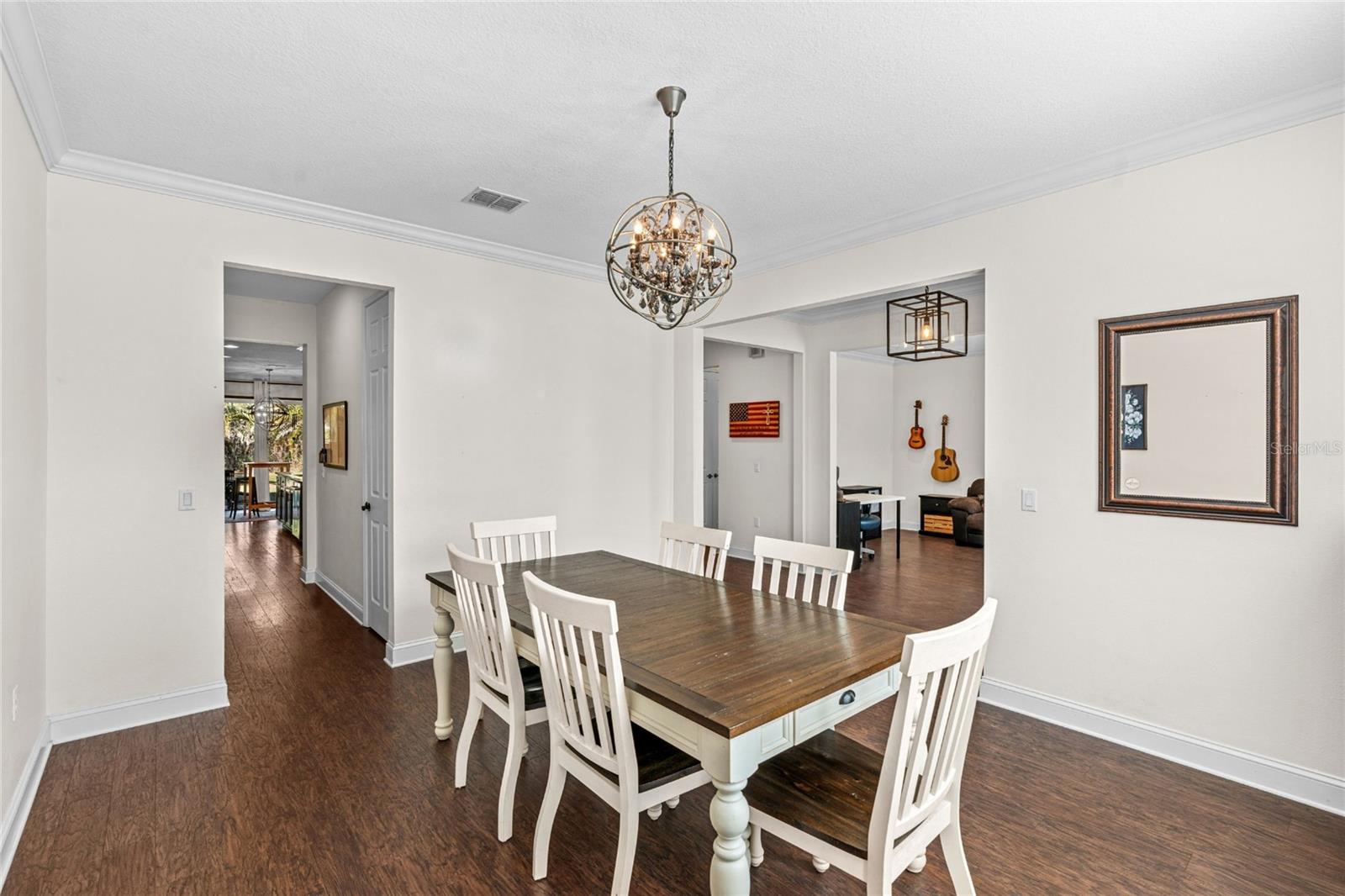 Listing photo id 8 for 3652 Oriskany Drive