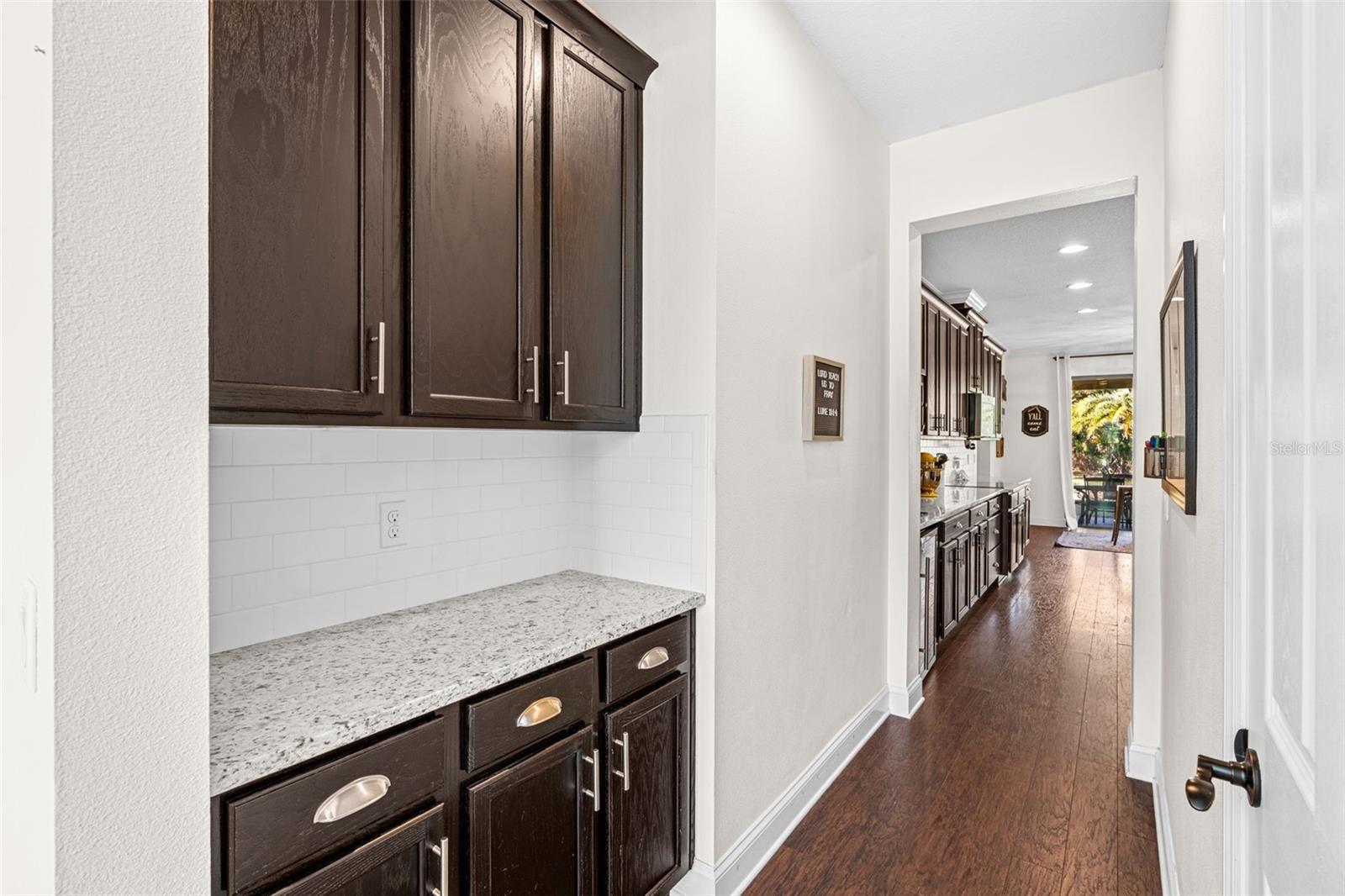 Listing photo id 9 for 3652 Oriskany Drive