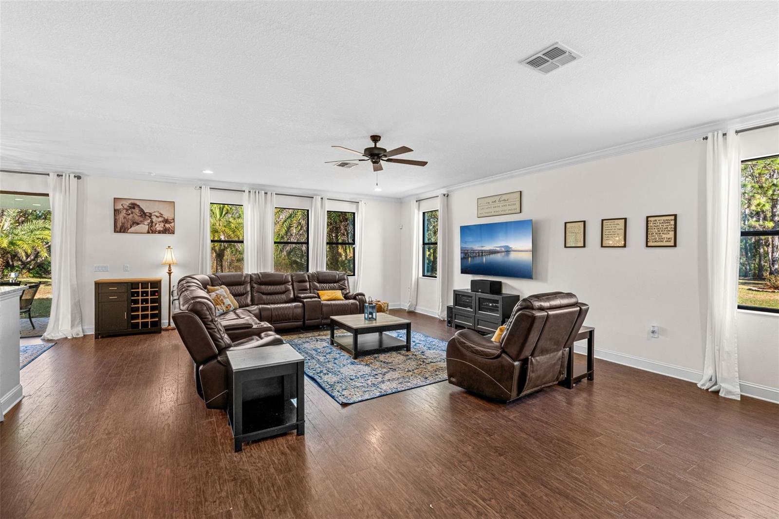 Listing photo id 14 for 3652 Oriskany Drive