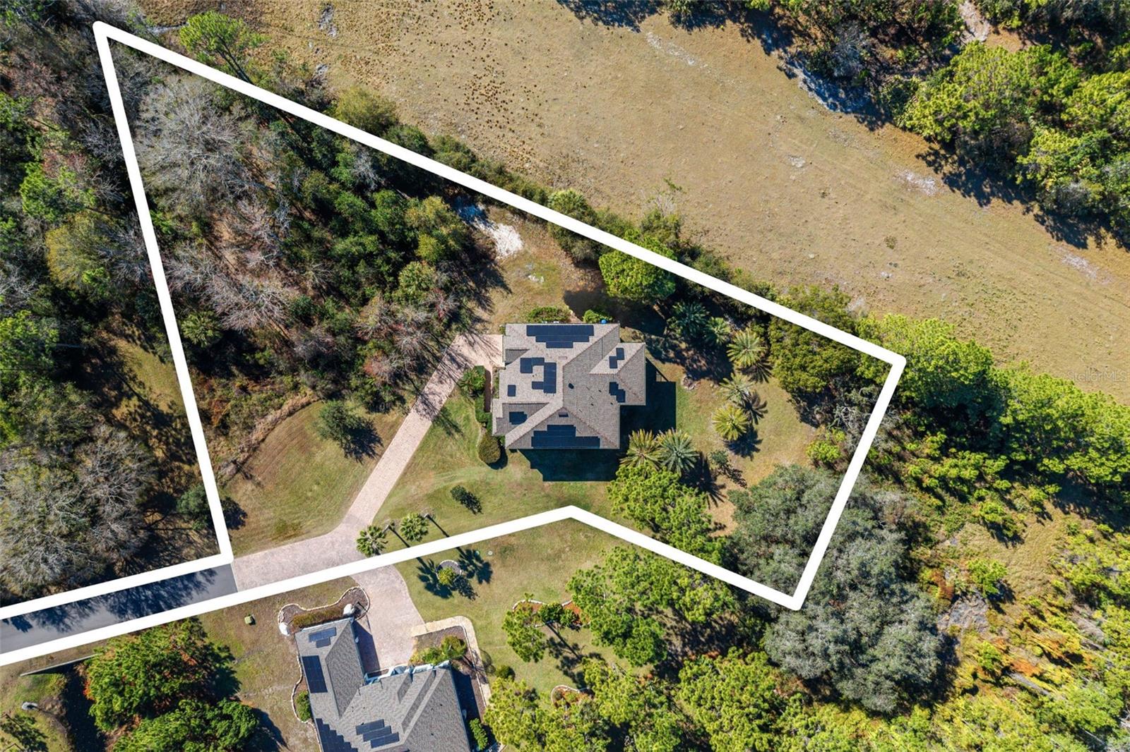 Listing photo id 1 for 3652 Oriskany Drive