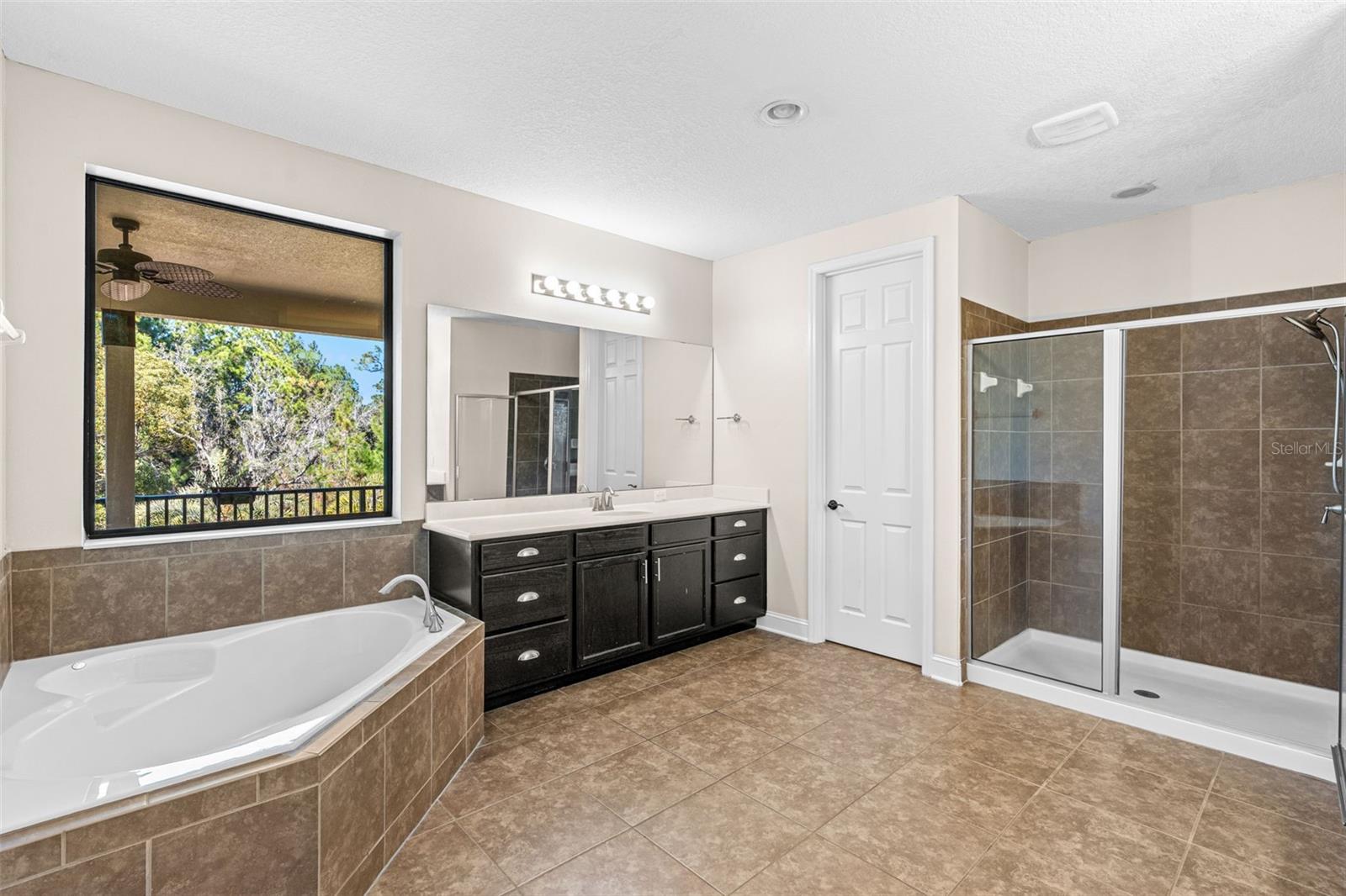 Listing photo id 30 for 3652 Oriskany Drive