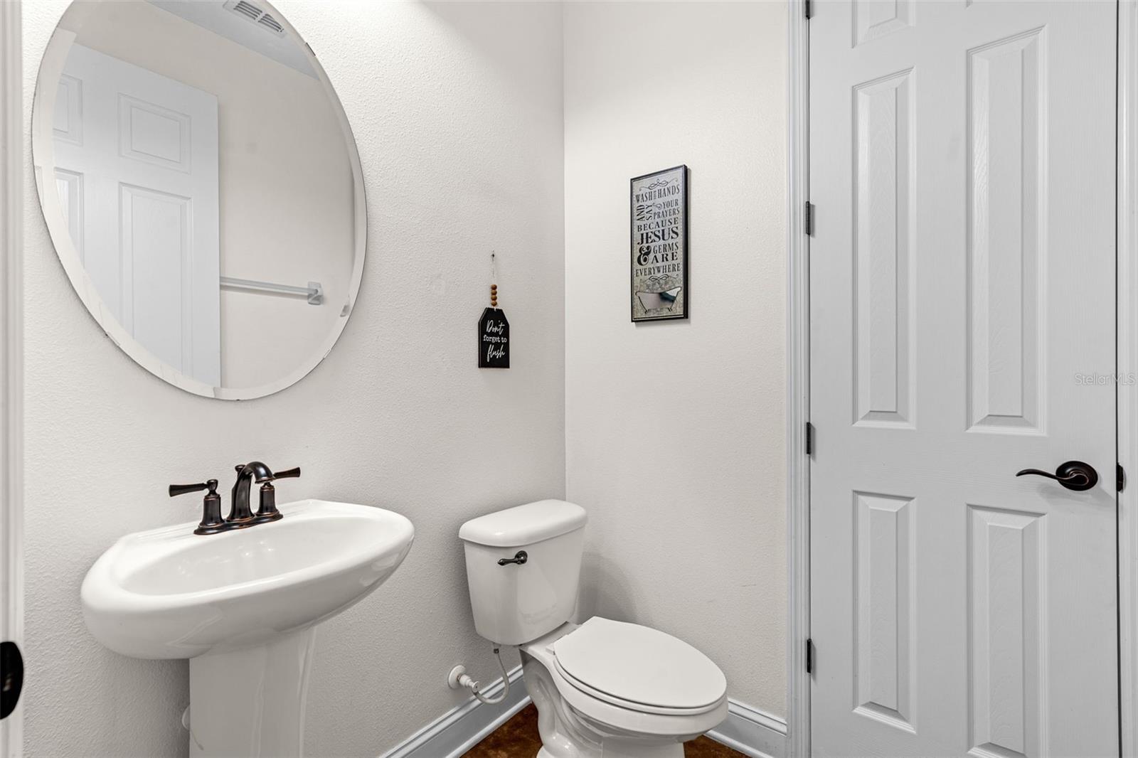 Listing photo id 41 for 3652 Oriskany Drive