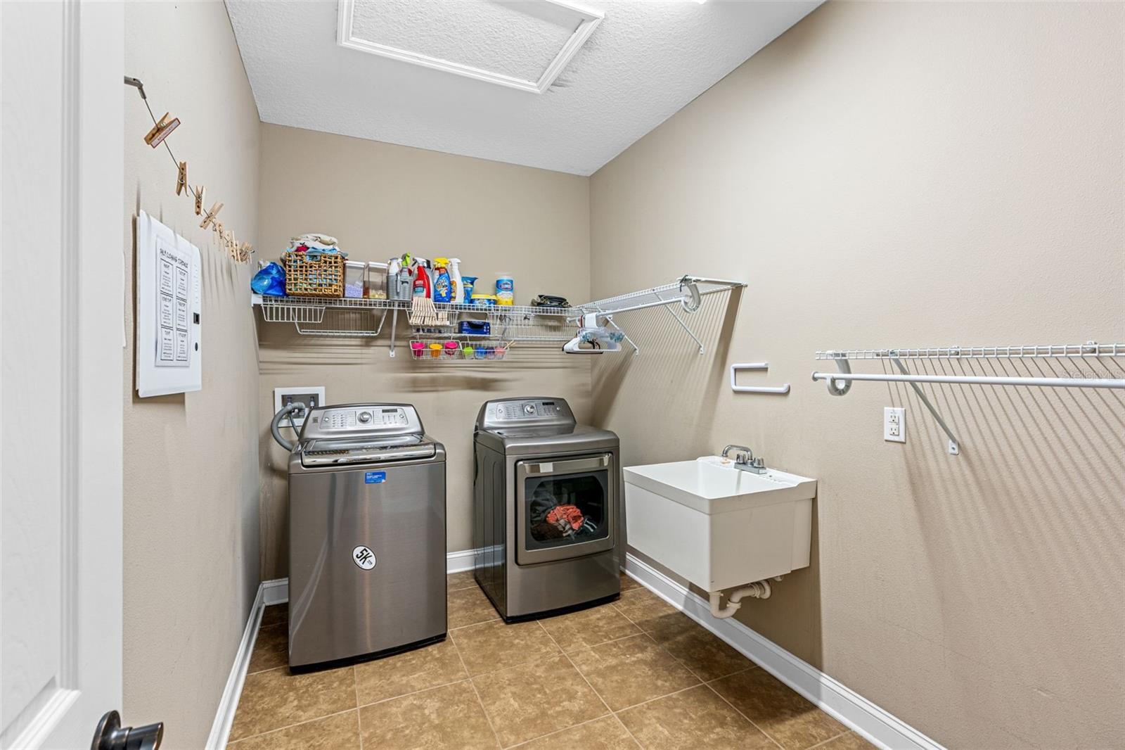 Listing photo id 54 for 3652 Oriskany Drive