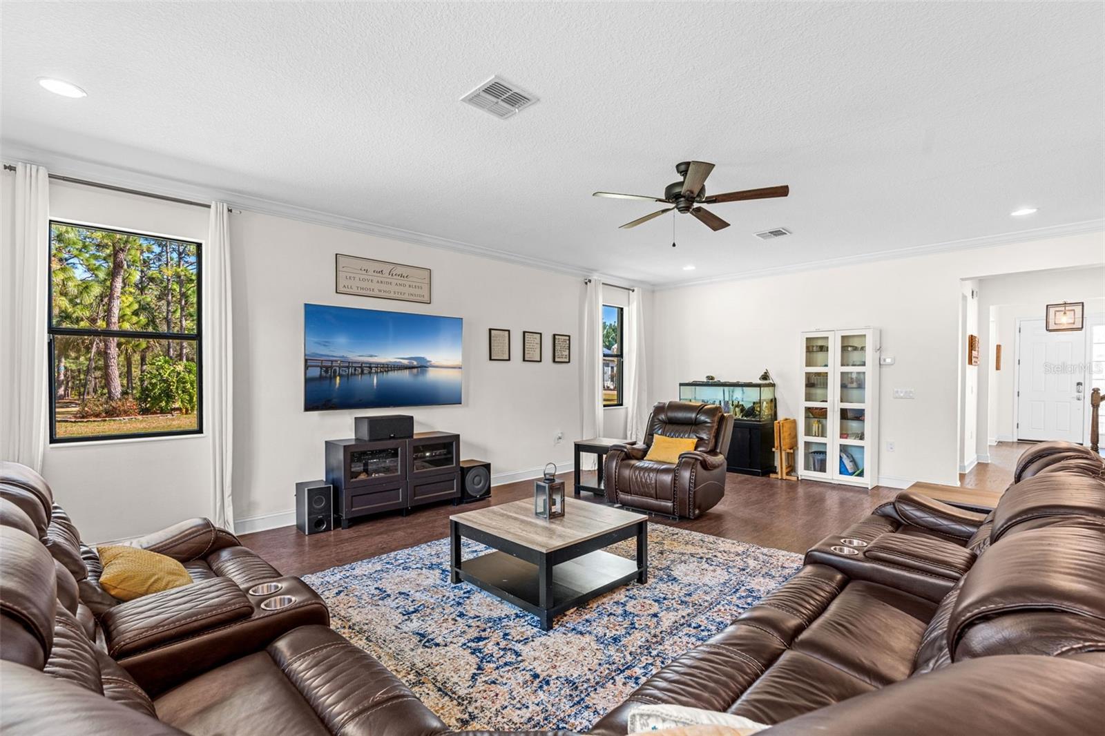 Listing photo id 4 for 3652 Oriskany Drive