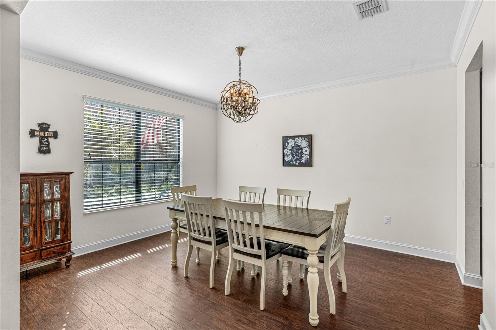 Listing photo id 7 for 3652 Oriskany Drive