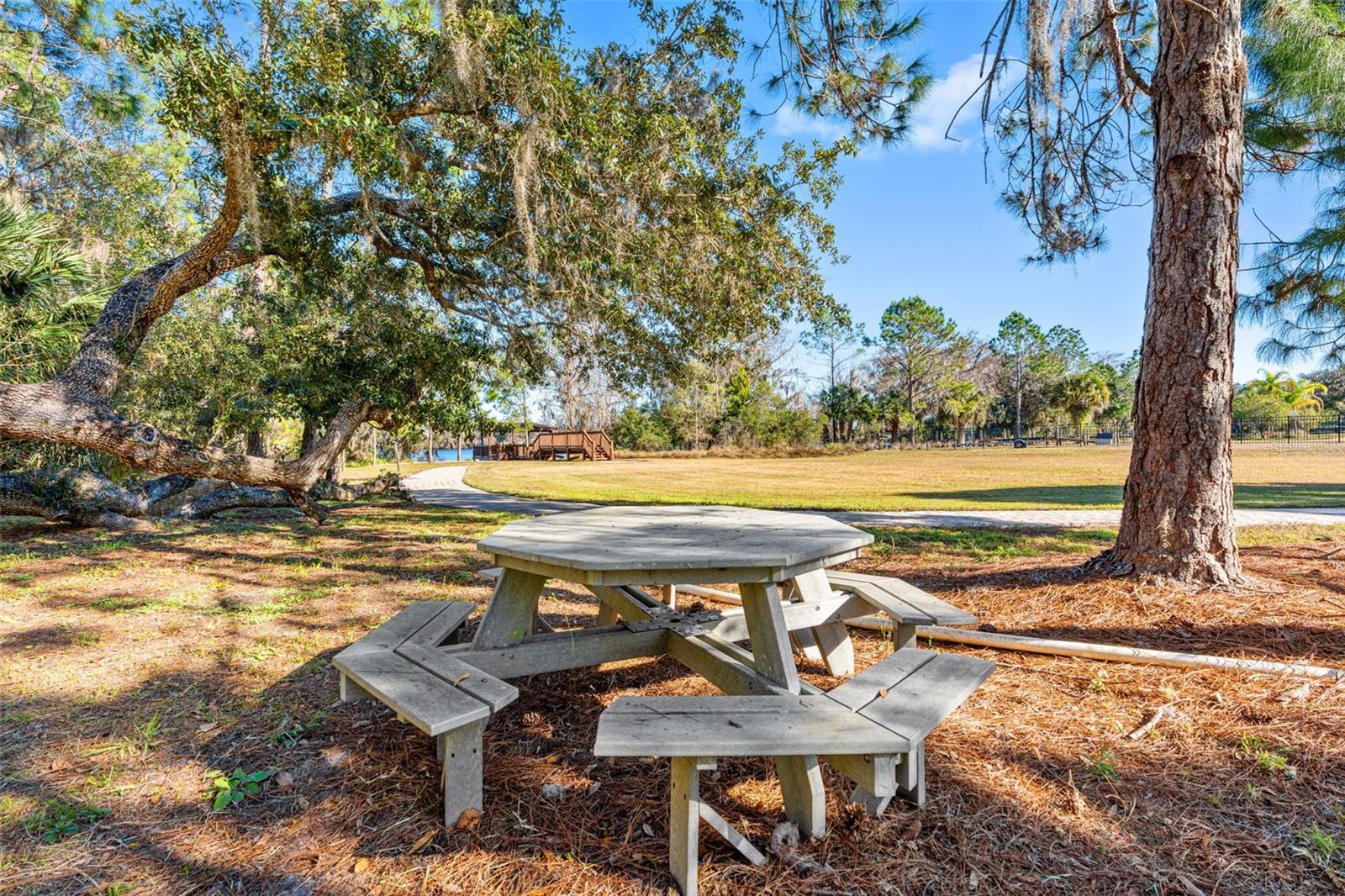 Listing photo id 89 for 3652 Oriskany Drive