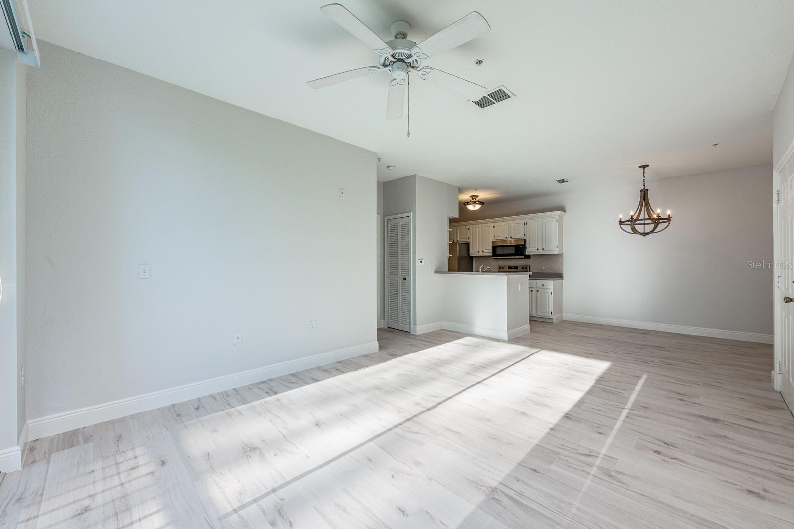 Image 7 of 29 For 1400 Lake Shadow Circle 10104