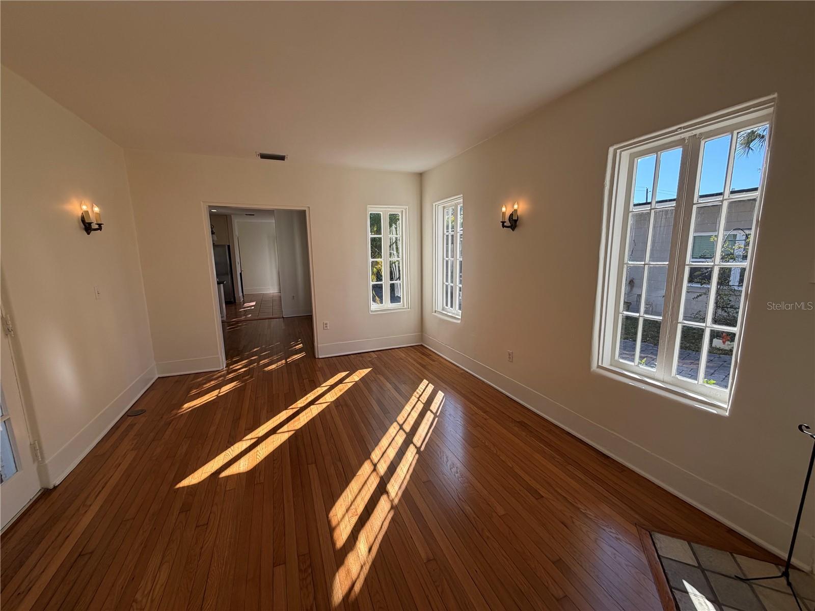 Image 13 of 44 For 48 Harvard Street