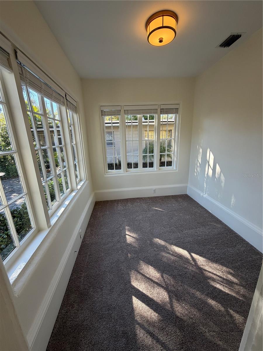 Image 22 of 44 For 48 Harvard Street