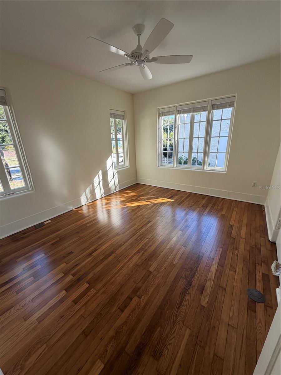 Image 25 of 44 For 48 Harvard Street