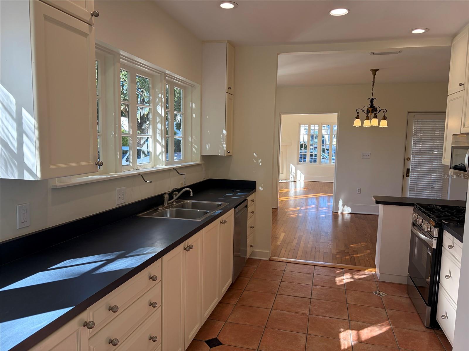 Image 33 of 44 For 48 Harvard Street