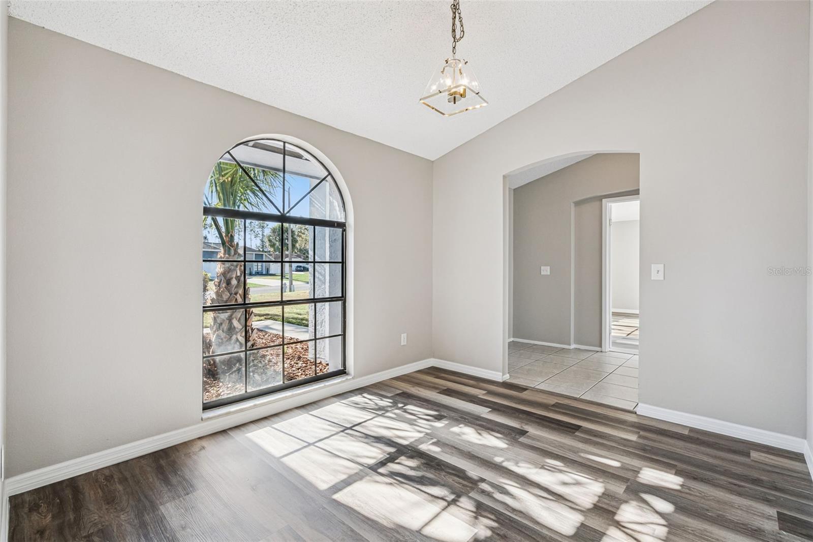 Image 14 of 51 For 1004 Karen Ridge Court