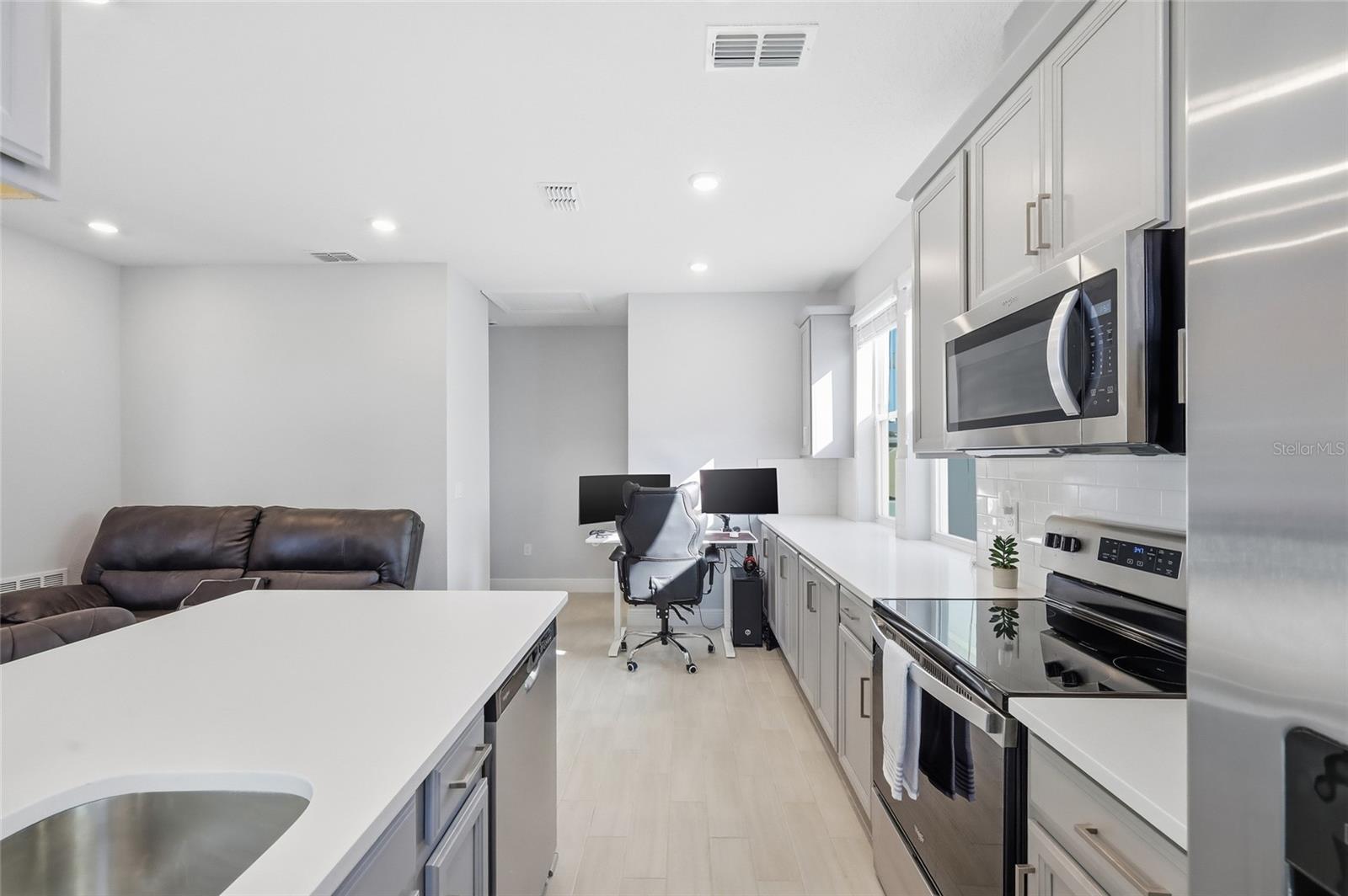 Image 46 of 58 For 10101 Pearson Avenue