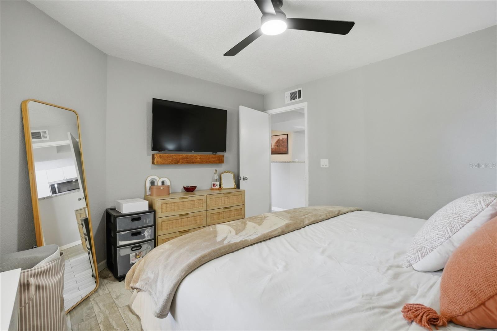 Image 17 of 23 For 3036 Parkway Boulevard 104