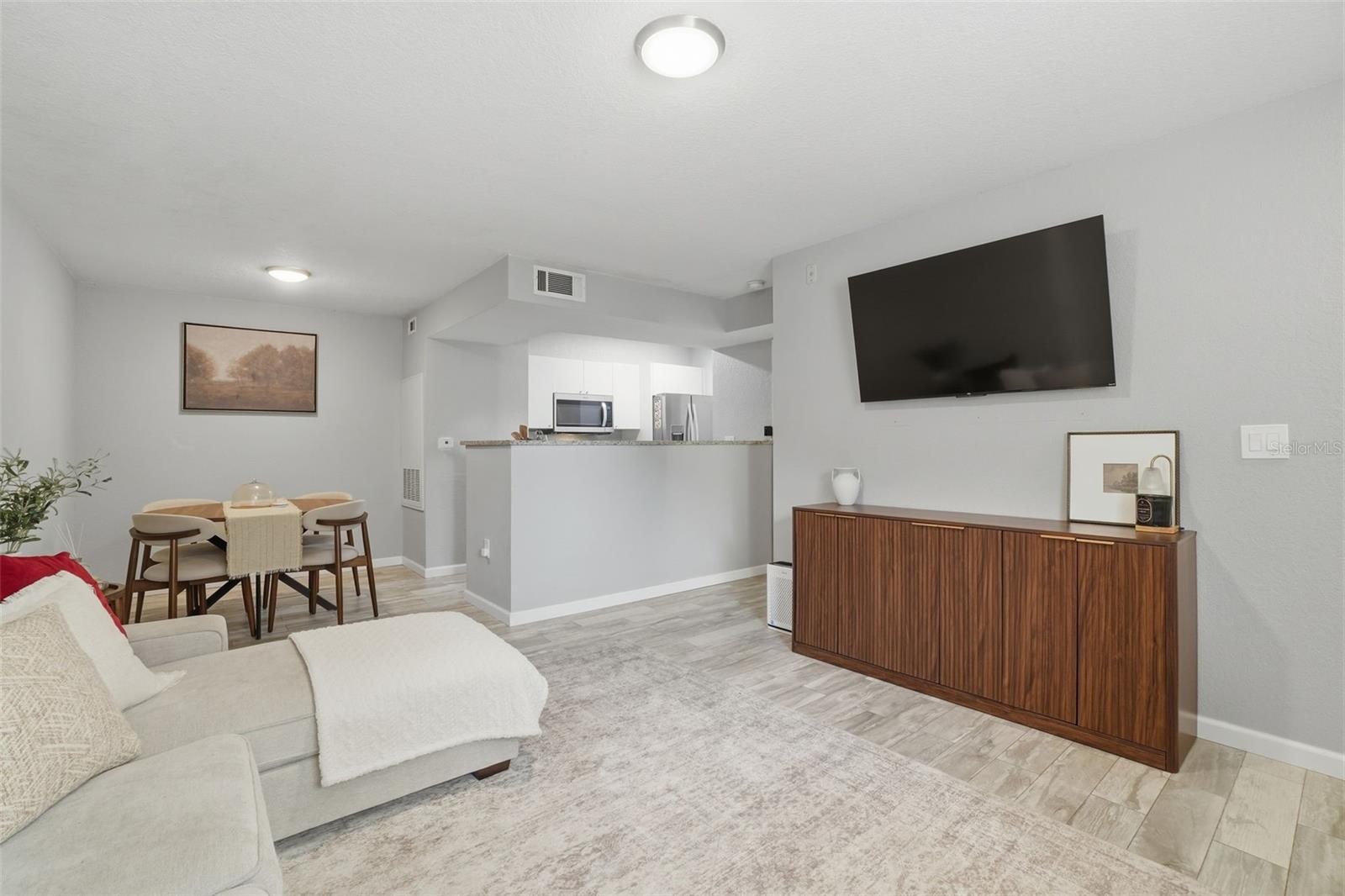 Image 4 of 23 For 3036 Parkway Boulevard 104