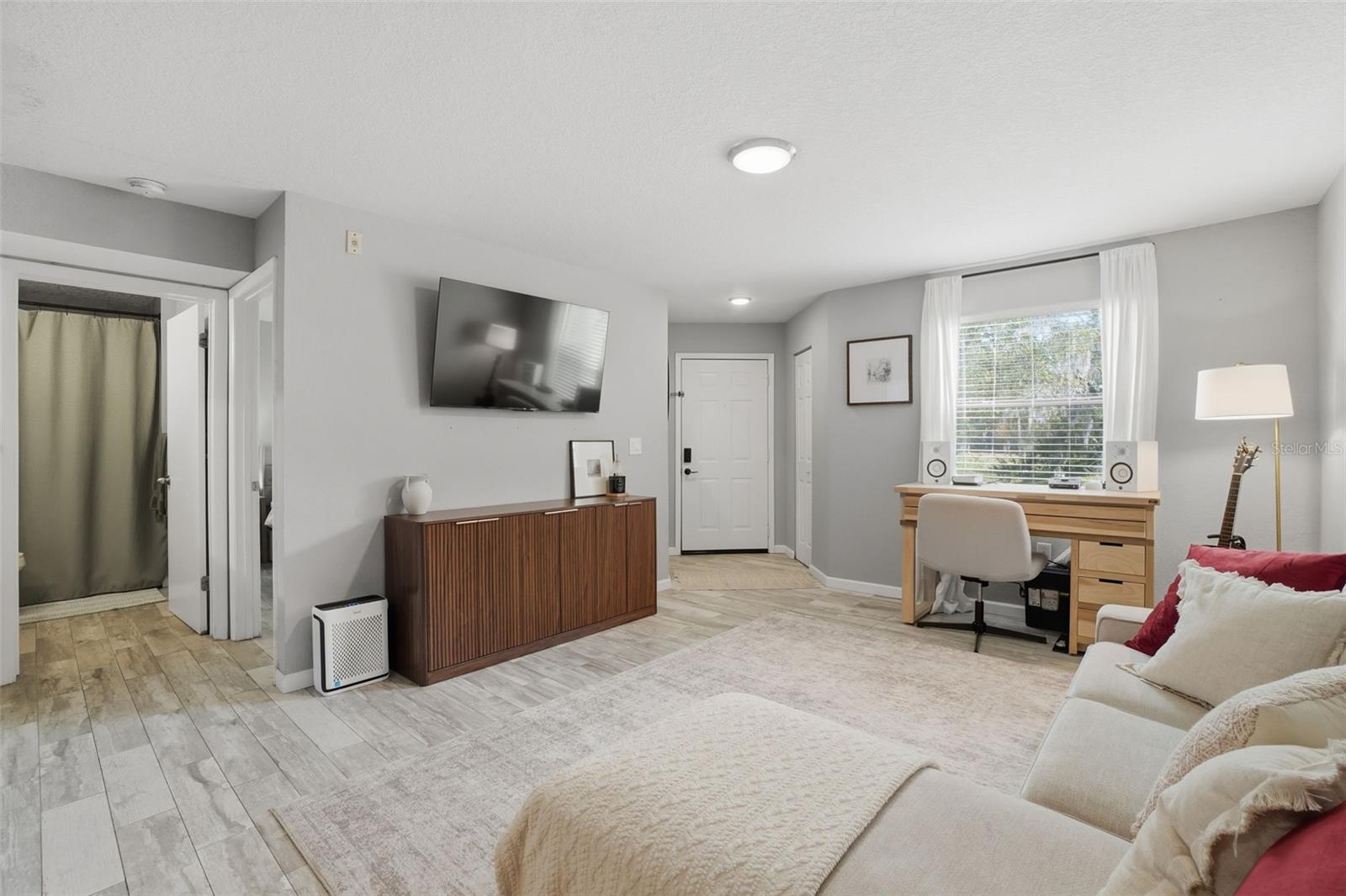 Image 5 of 23 For 3036 Parkway Boulevard 104