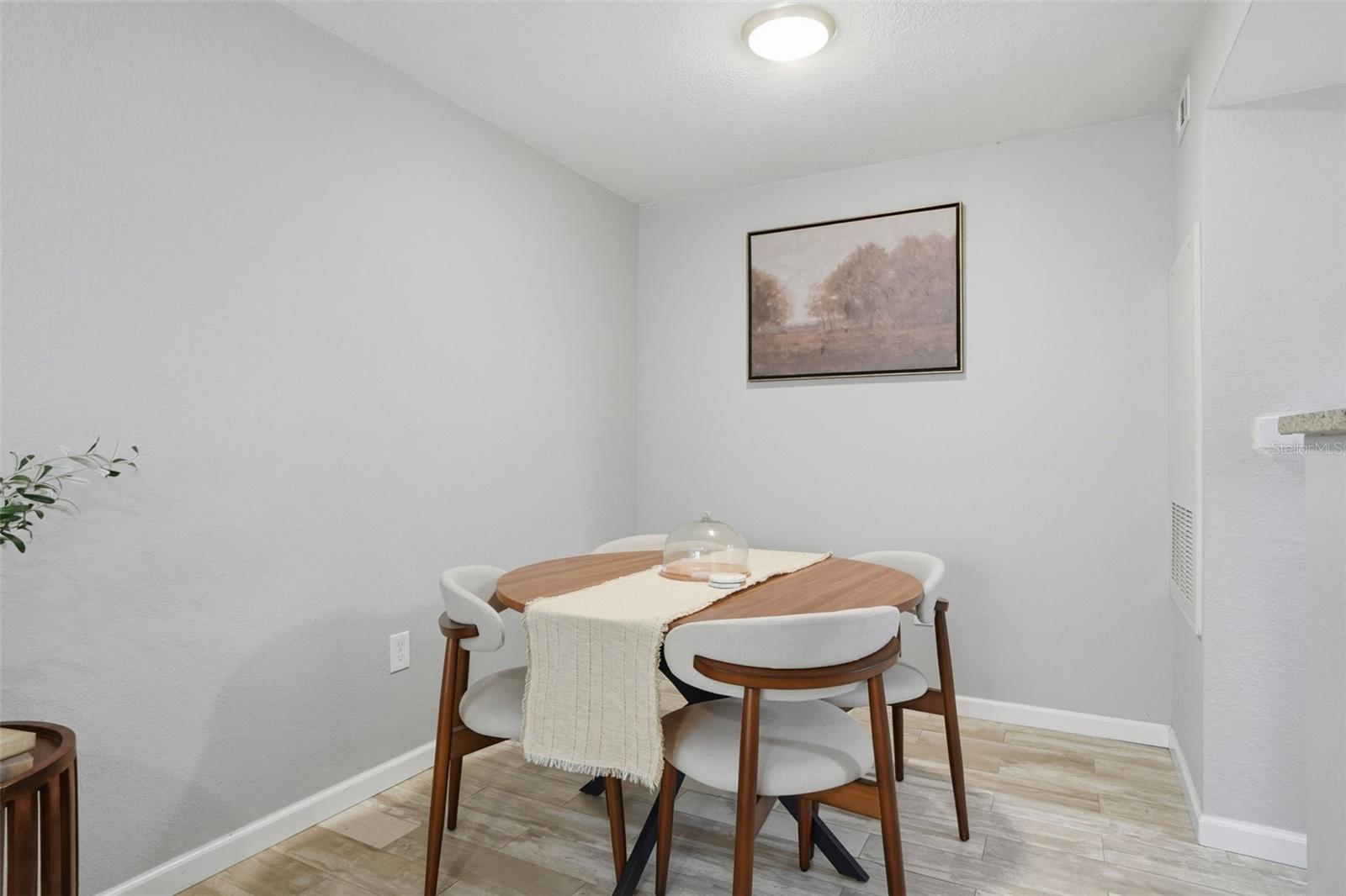 Image 9 of 23 For 3036 Parkway Boulevard 104