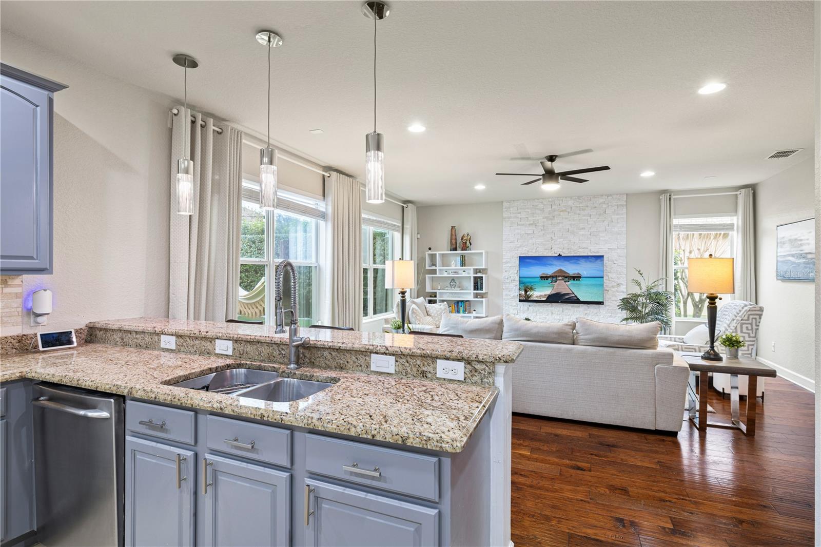 Image 21 of 70 For 475 Douglas Edward Drive