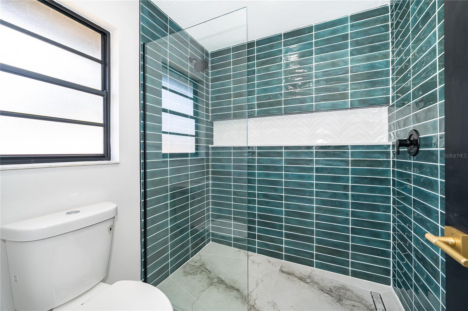 Image 25 of 34 For 1498 Grace Lake Circle