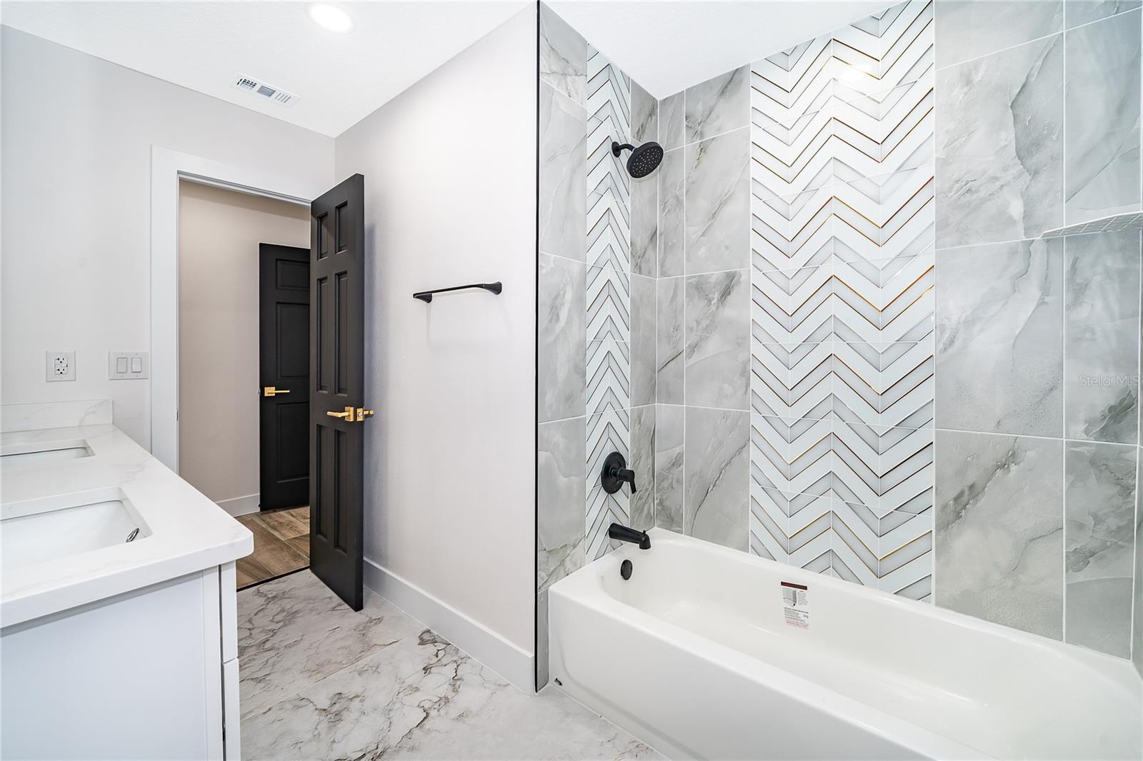 Image 28 of 34 For 1498 Grace Lake Circle