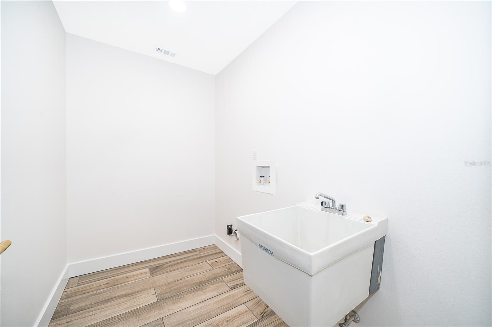 Image 30 of 34 For 1498 Grace Lake Circle