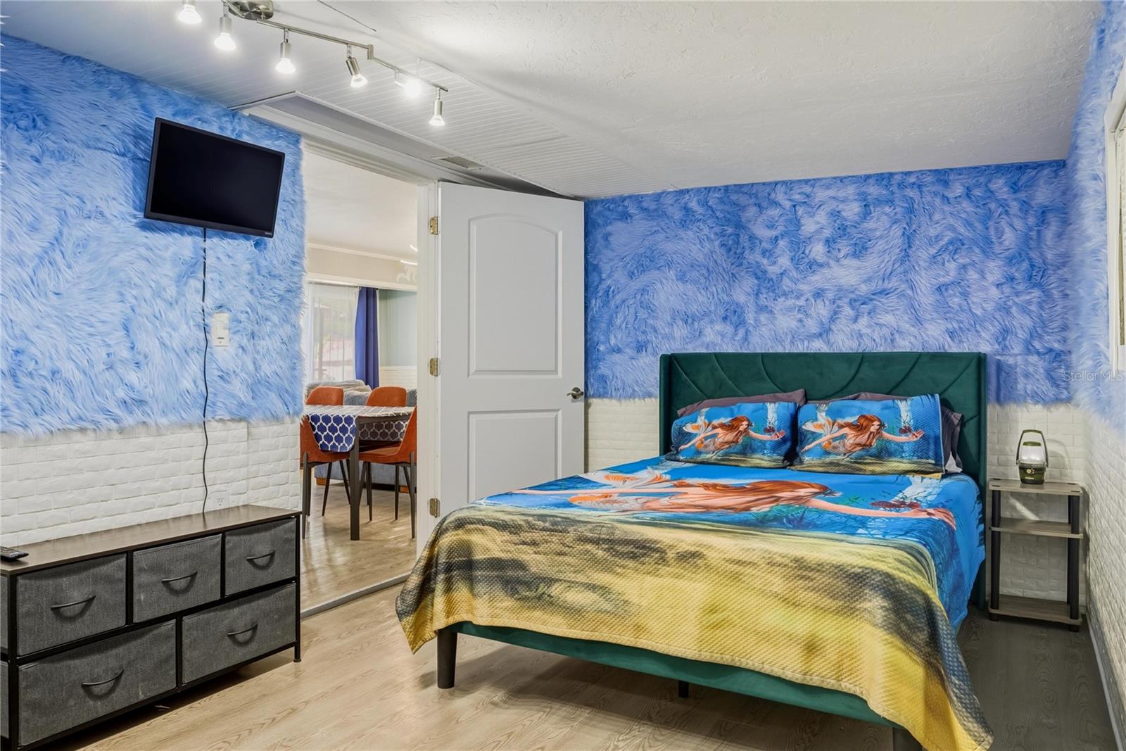 Image 13 of 43 For 6550 Sabal Drive