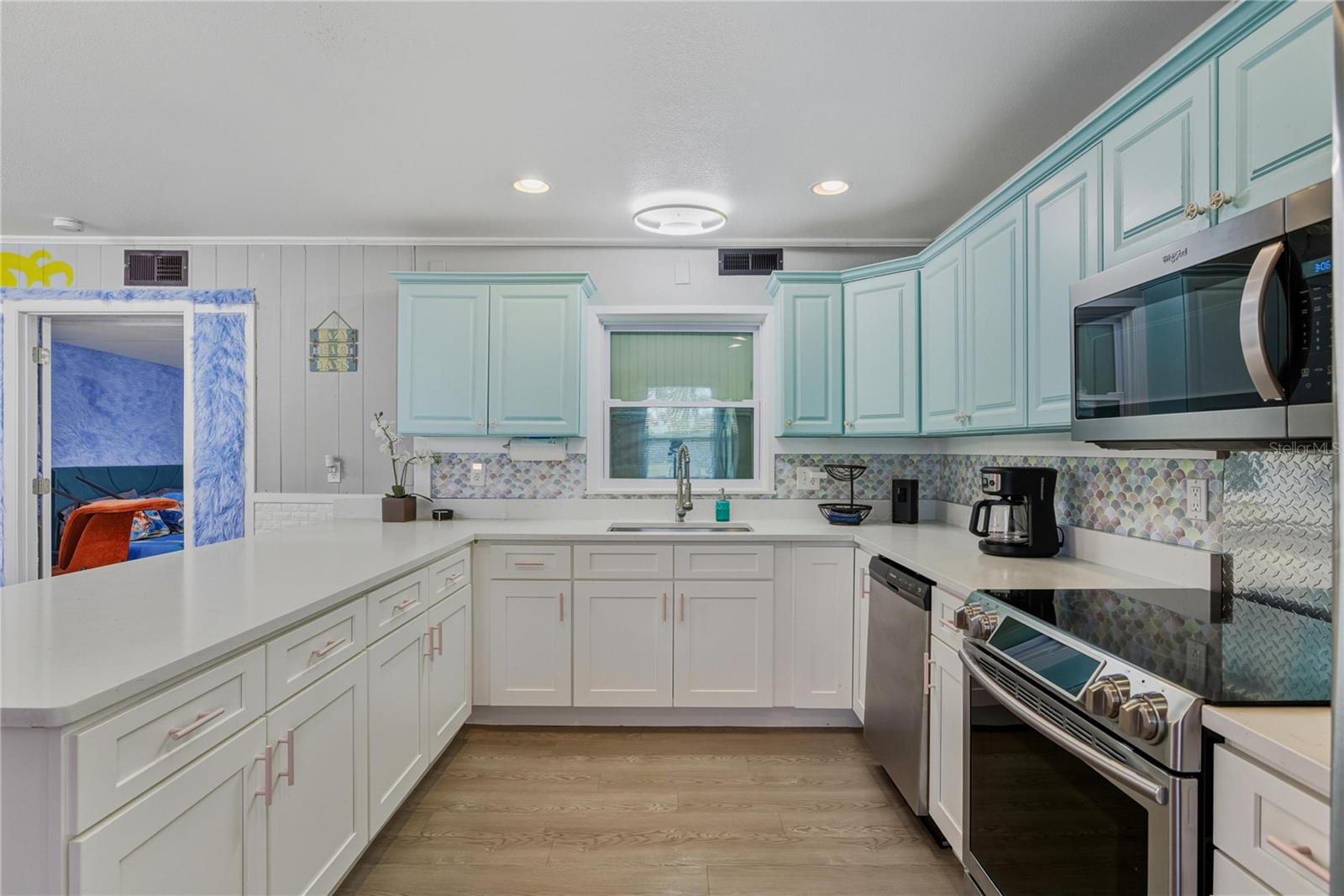 Image 21 of 43 For 6550 Sabal Drive