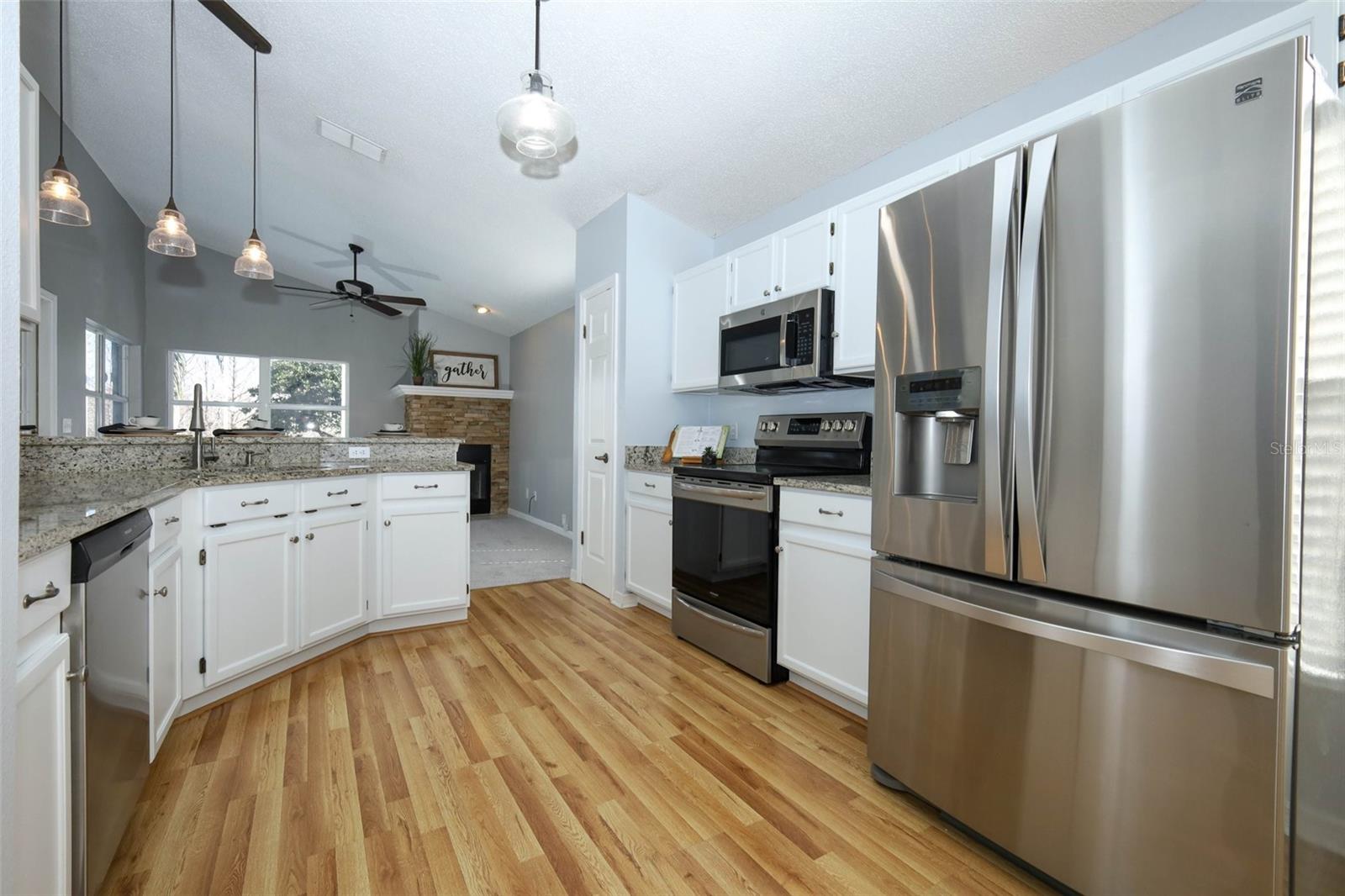 Image 11 of 63 For 973 Lake Claire Circle