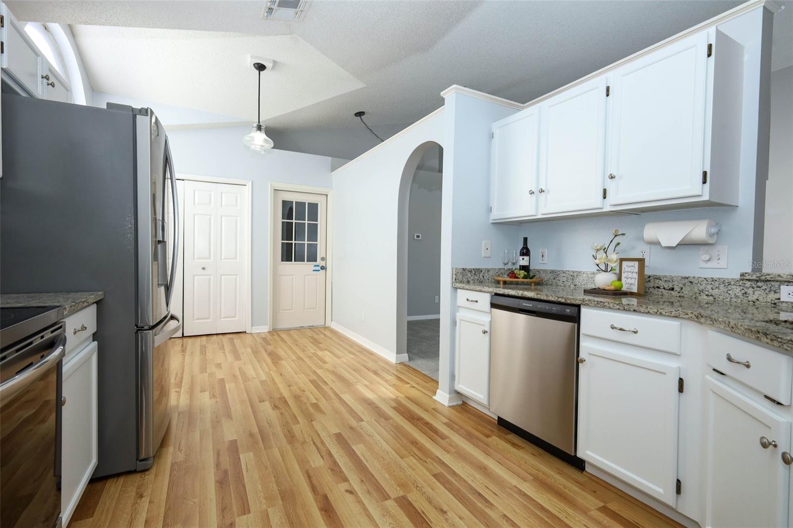 Image 12 of 63 For 973 Lake Claire Circle