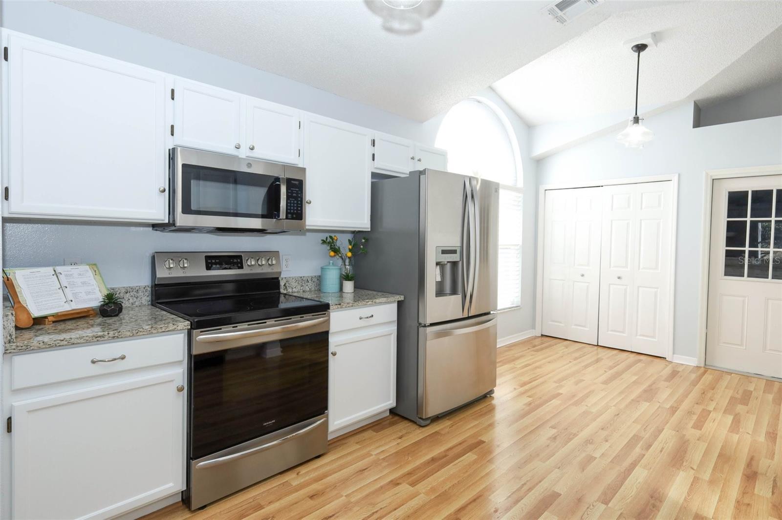 Image 13 of 63 For 973 Lake Claire Circle