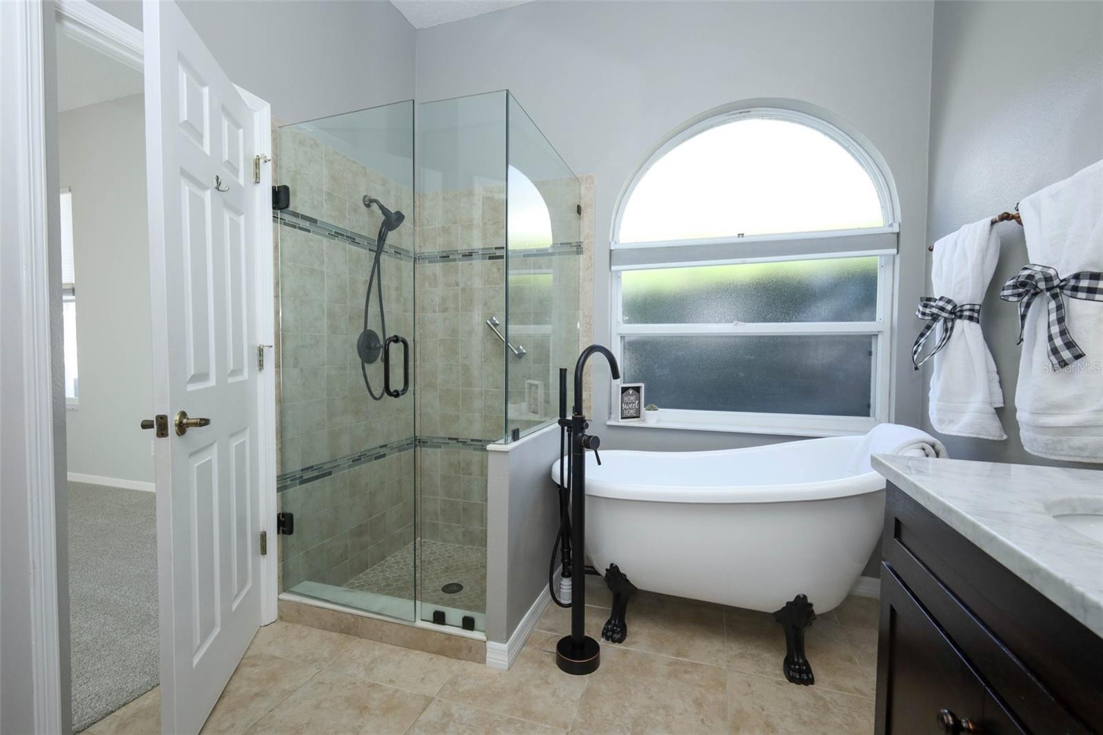 Image 26 of 63 For 973 Lake Claire Circle