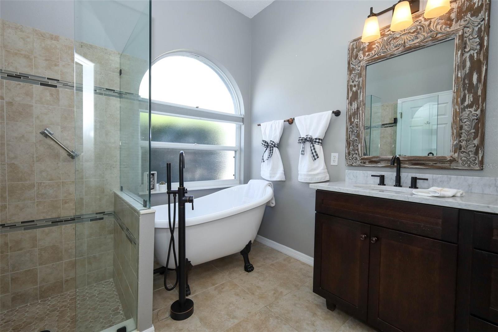 Image 27 of 63 For 973 Lake Claire Circle