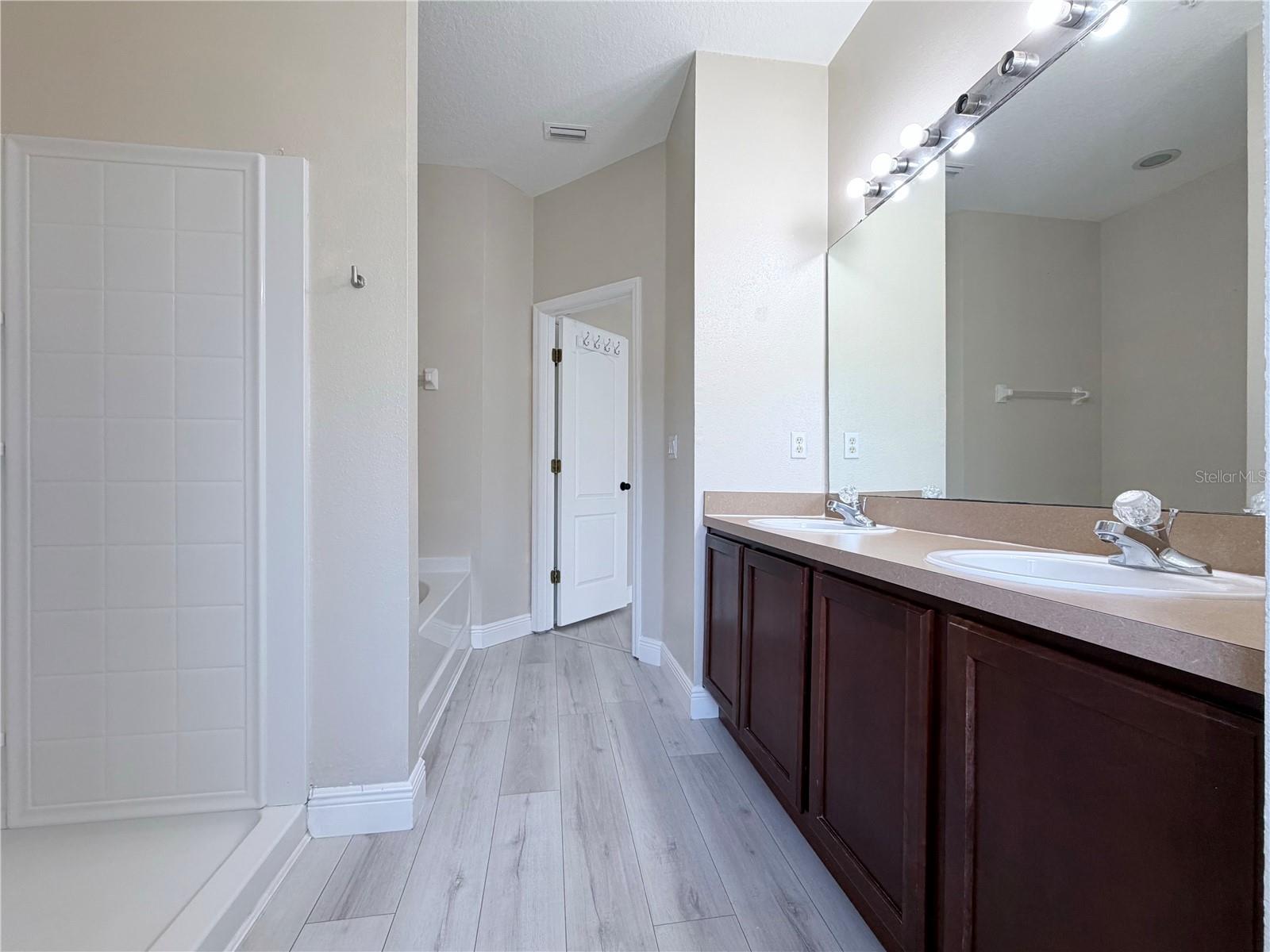 Image 19 of 27 For 10232 Lake District Lane S