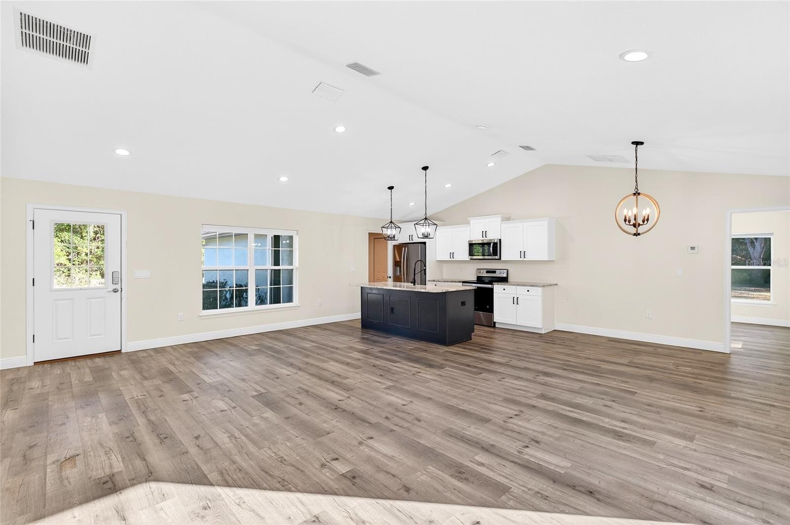 Image 10 of 28 For 10470 139th Court