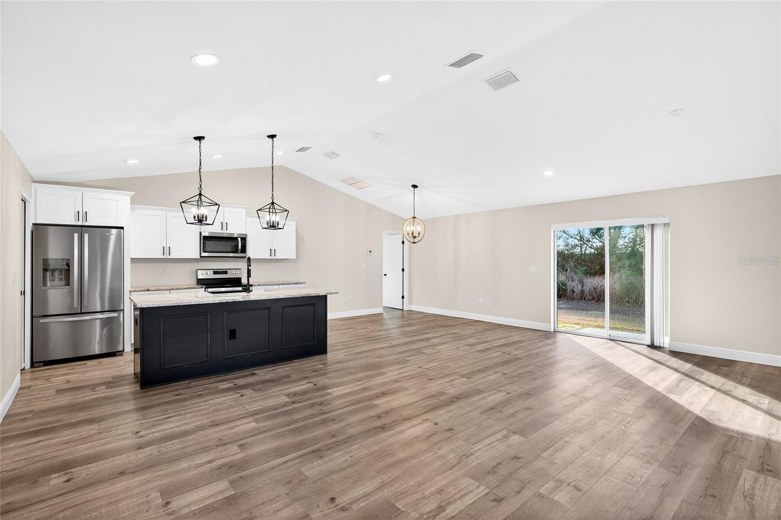 Image 11 of 28 For 10470 139th Court