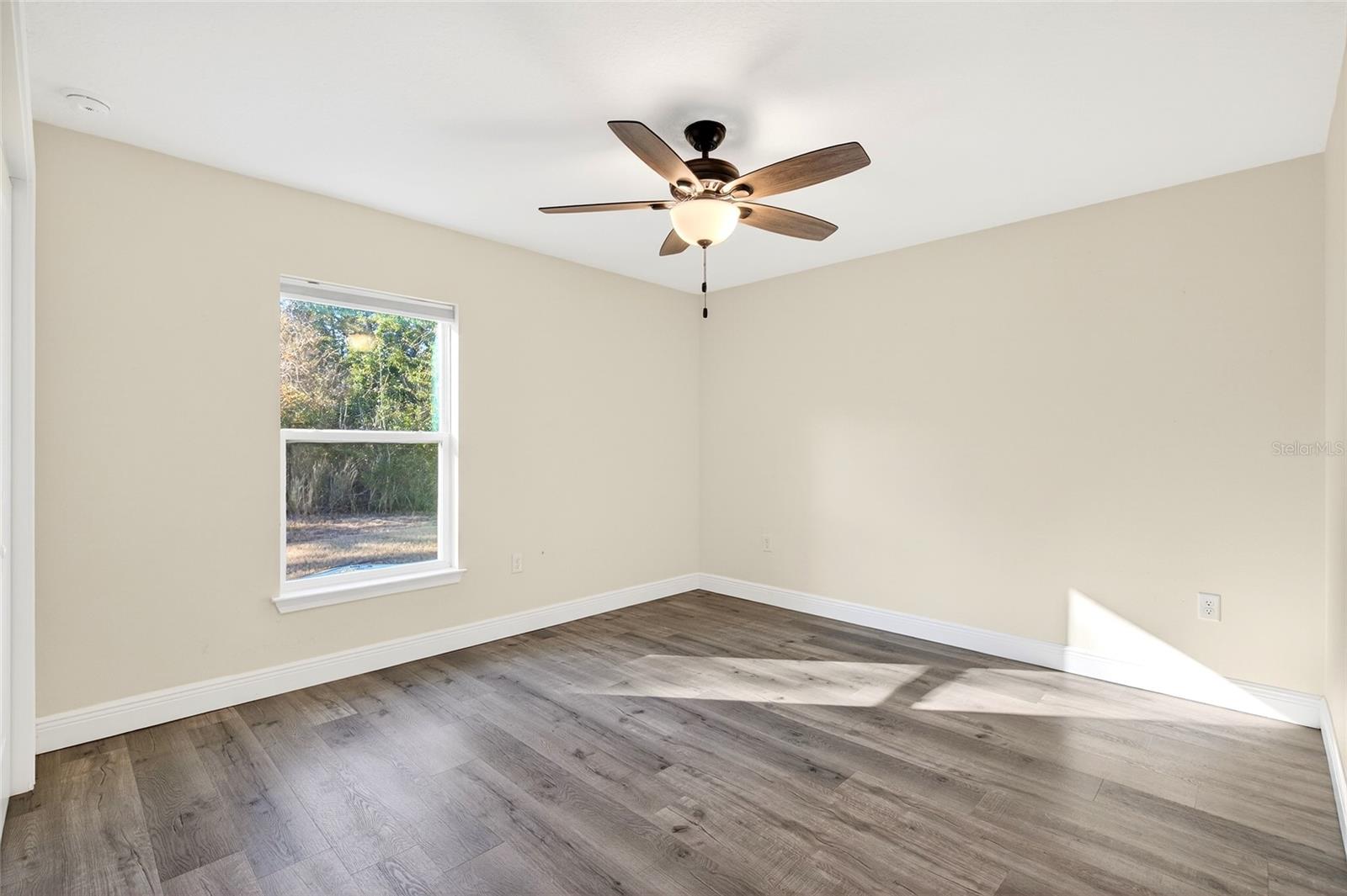 Image 6 of 28 For 10470 139th Court