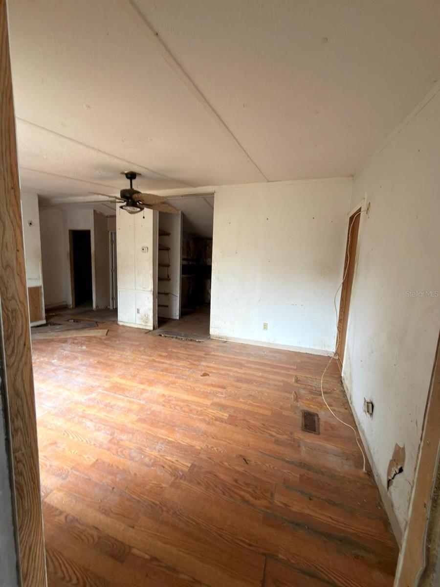 Image 7 of 11 For 9519 Clyde Street