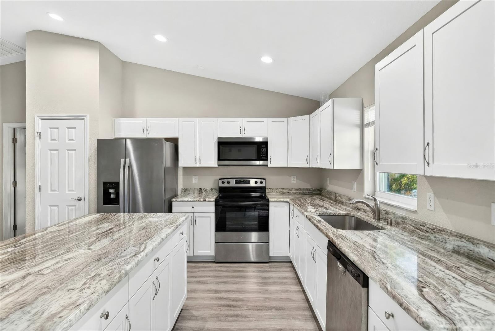 Image 12 of 21 For 10142 137th Court