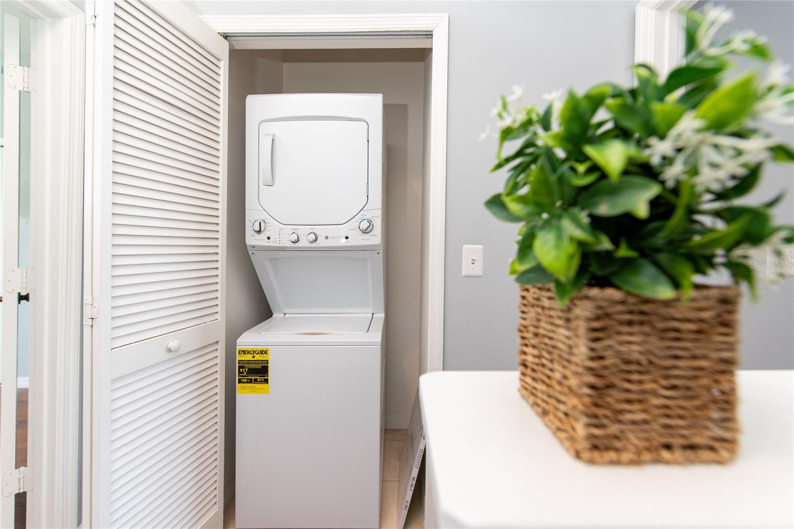 Image 20 of 31 For 9313 Jasmine Flower Lane 185