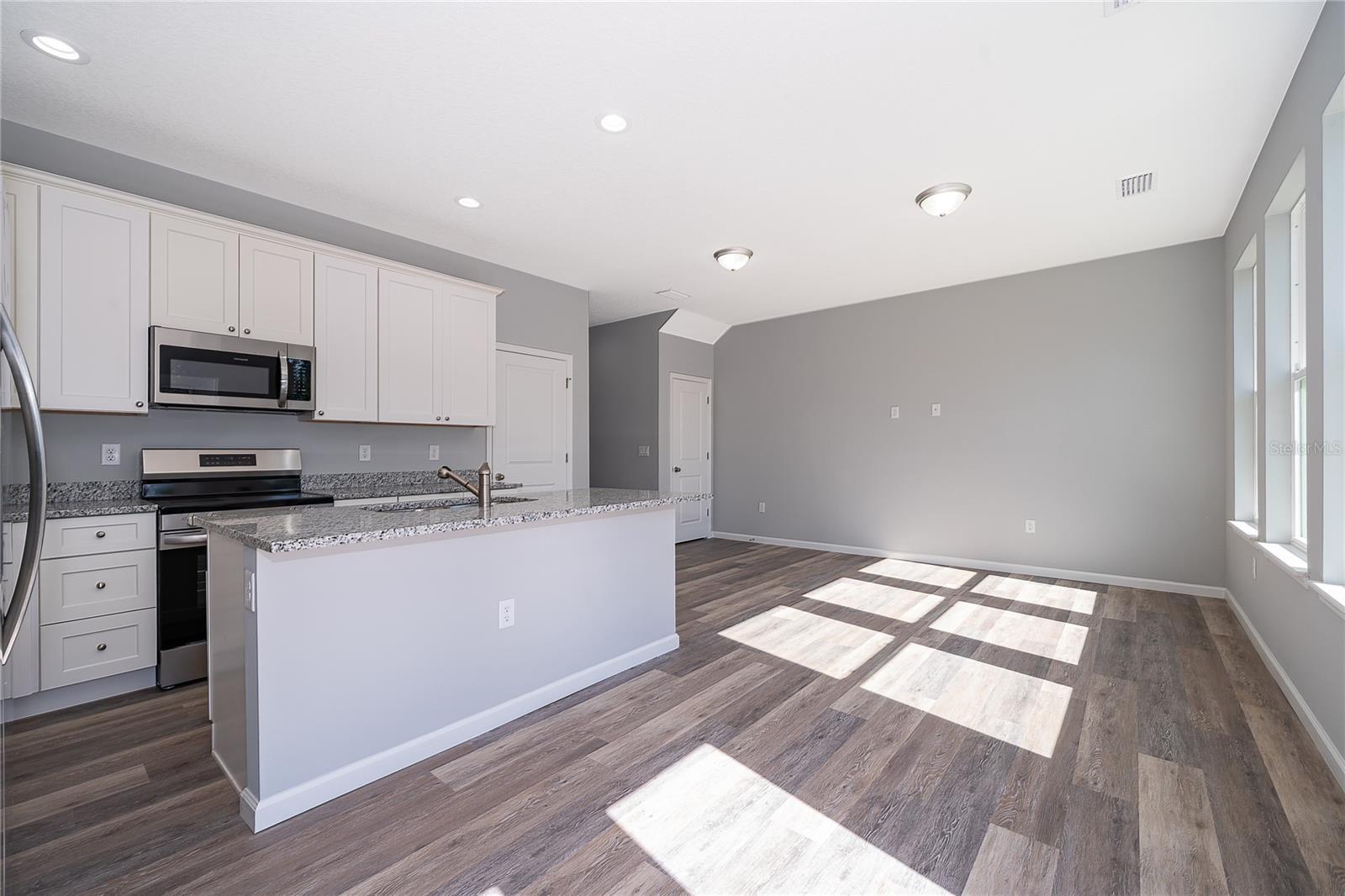 Image 12 of 25 For 765 6th Avenue