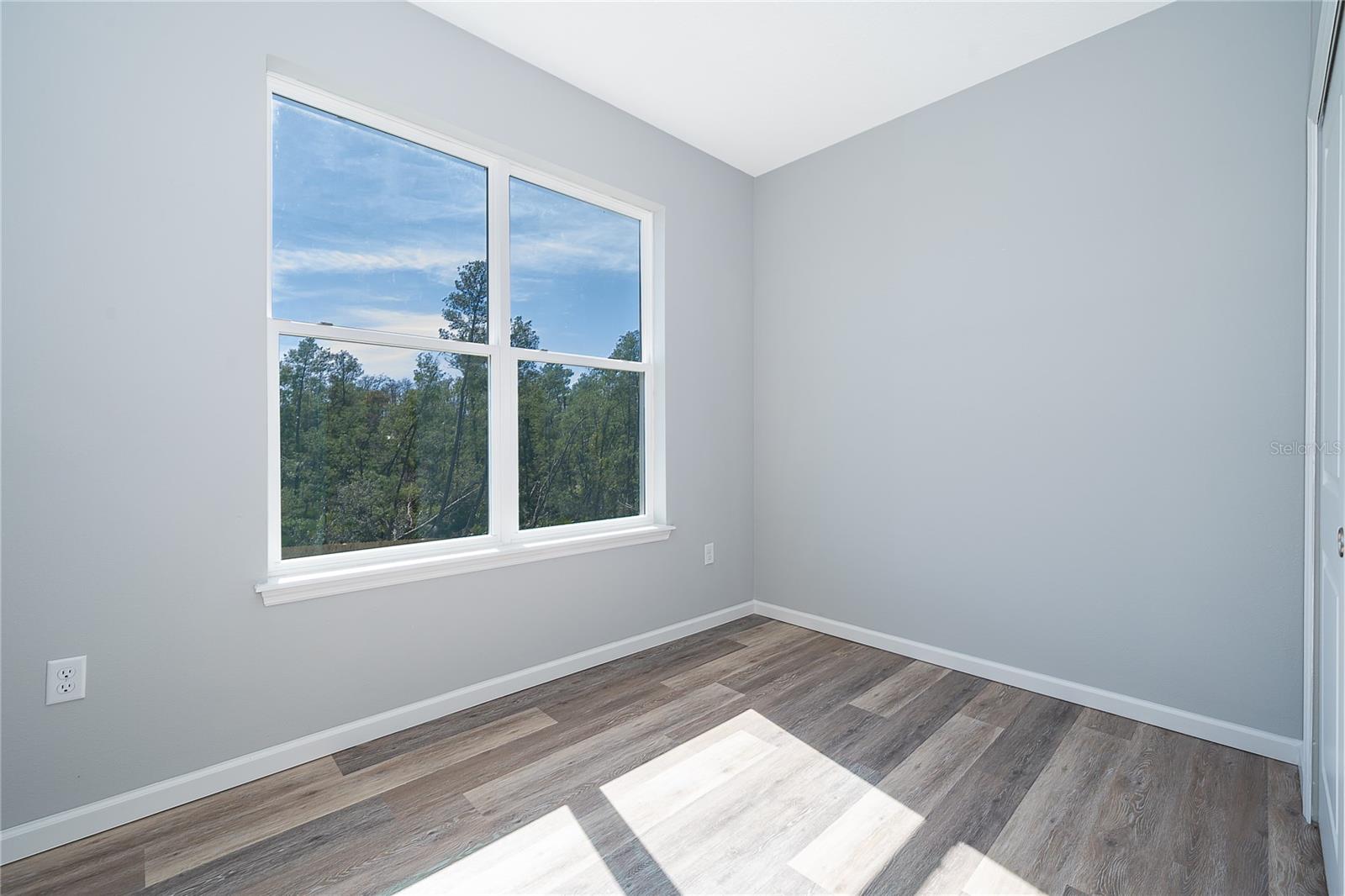 Image 18 of 25 For 765 6th Avenue