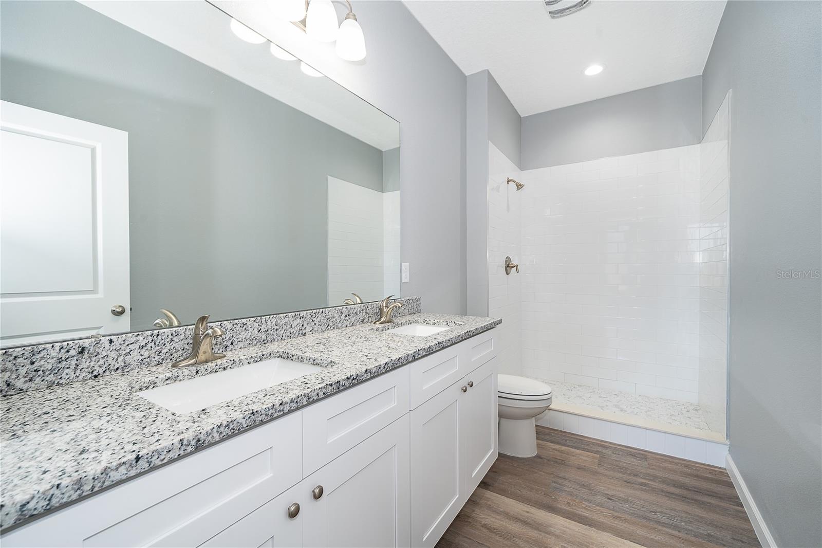 Image 21 of 25 For 765 6th Avenue