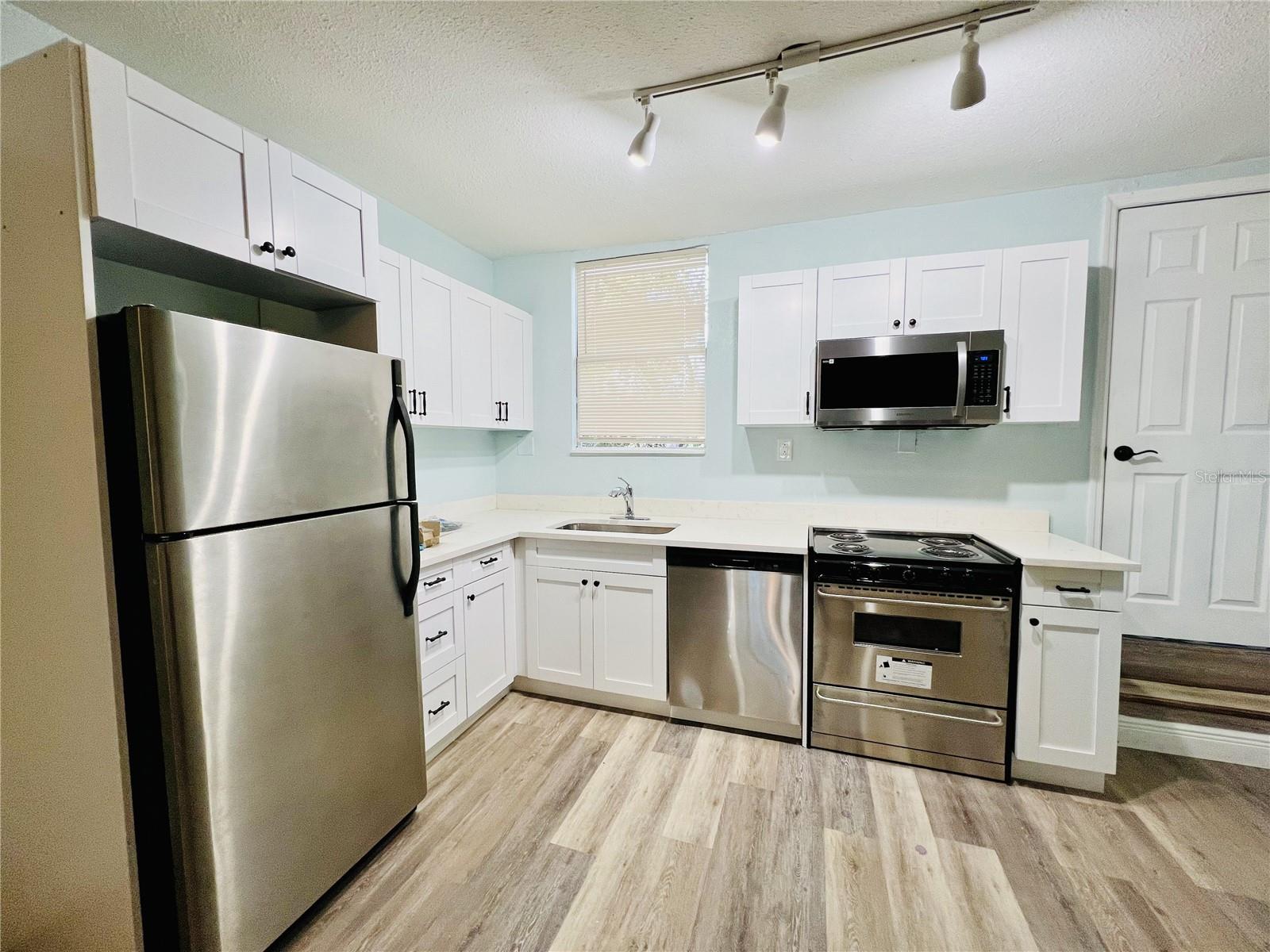 Image 2 of 12 For 1630 Harbor Drive