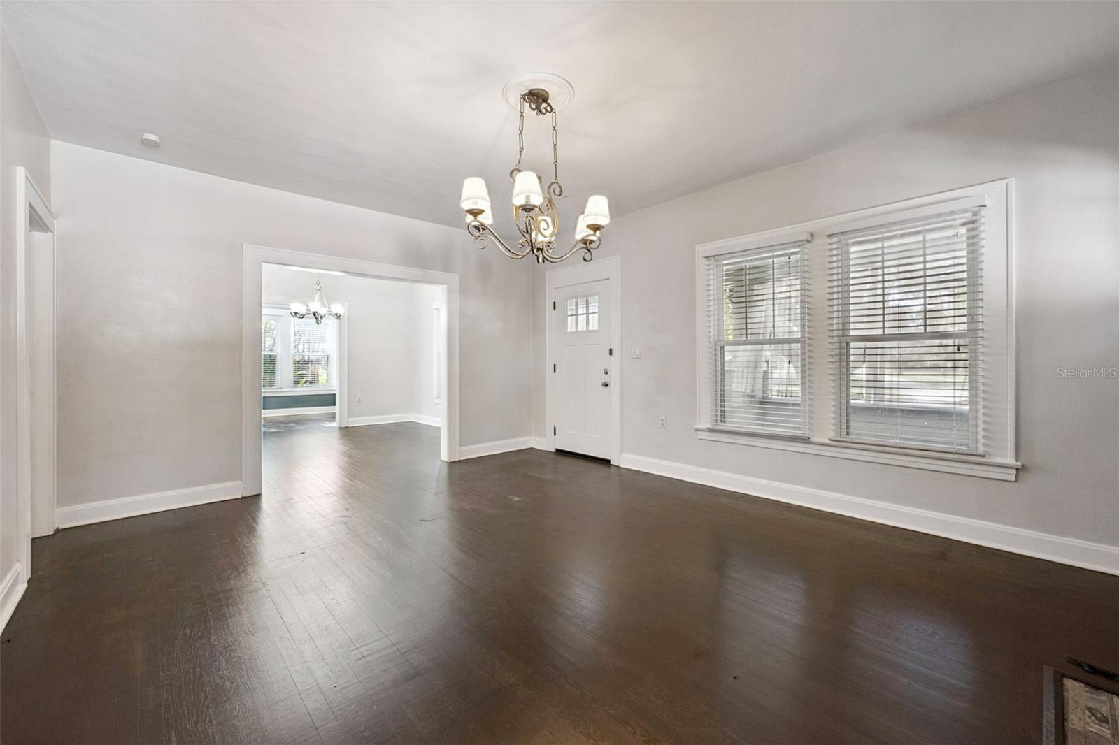 Image 13 of 37 For 352 Cambridge Boulevard