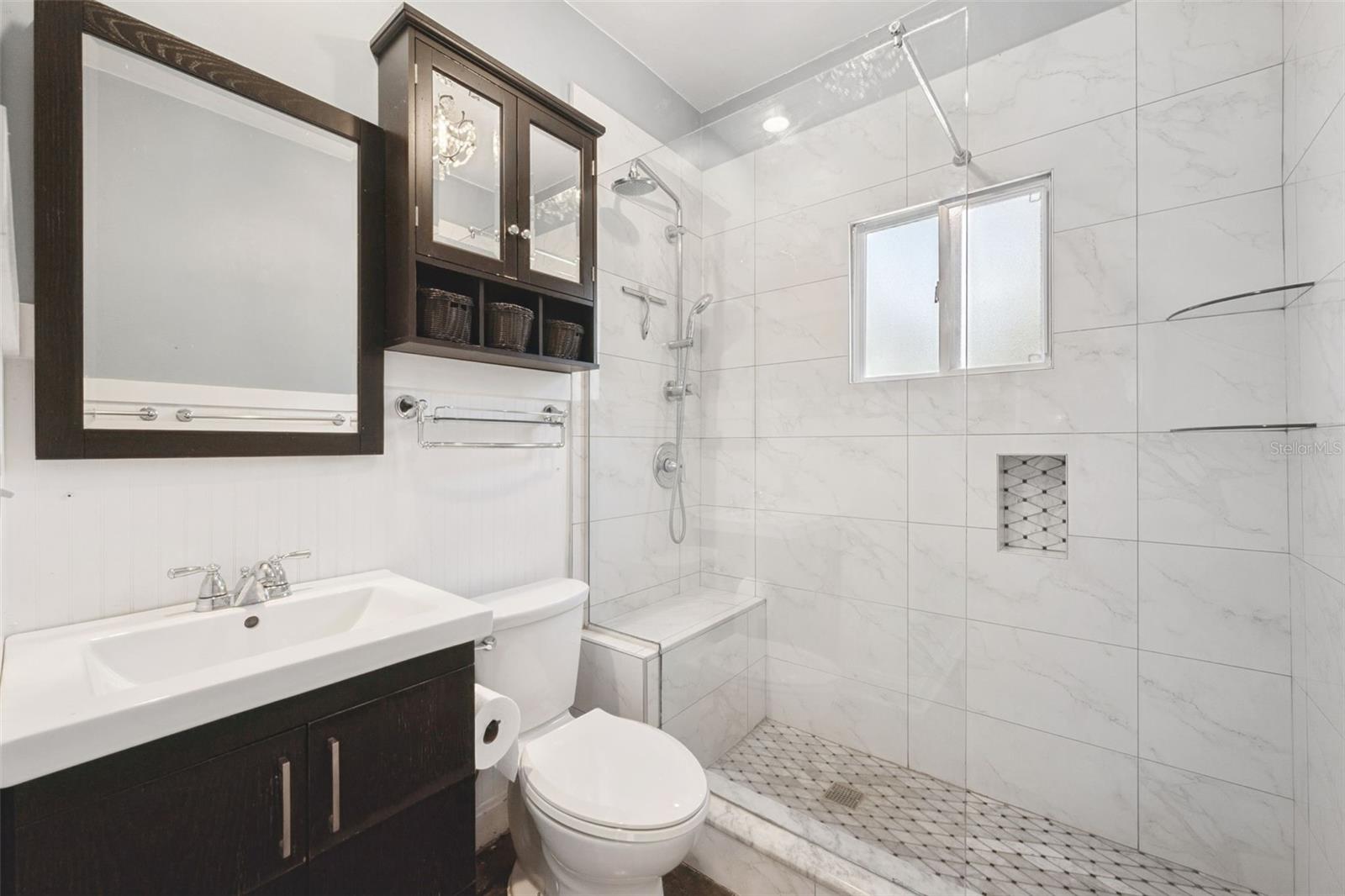 Image 21 of 37 For 352 Cambridge Boulevard