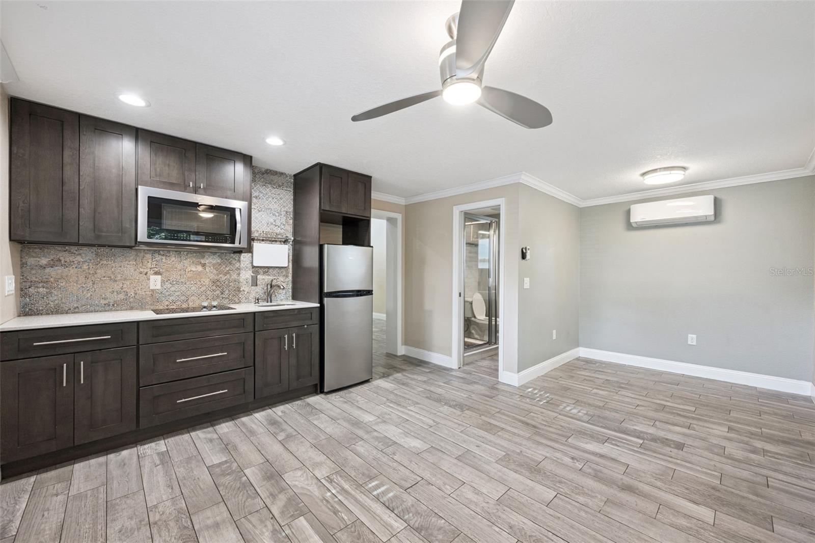 Image 23 of 37 For 352 Cambridge Boulevard