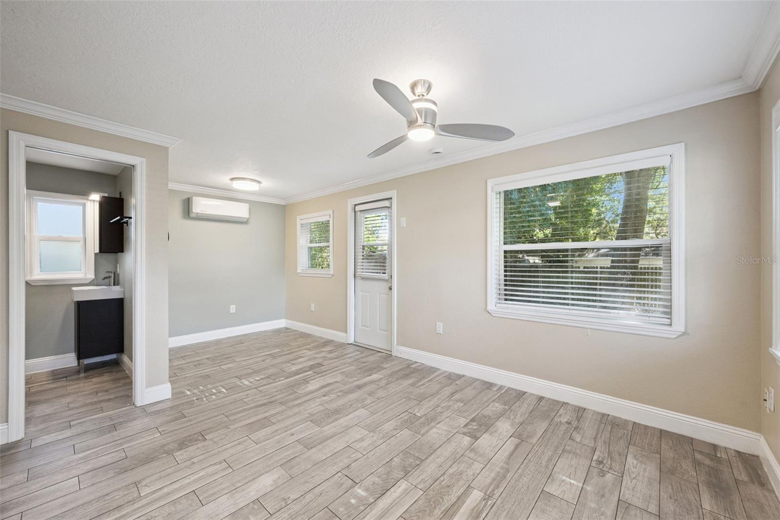 Image 25 of 37 For 352 Cambridge Boulevard