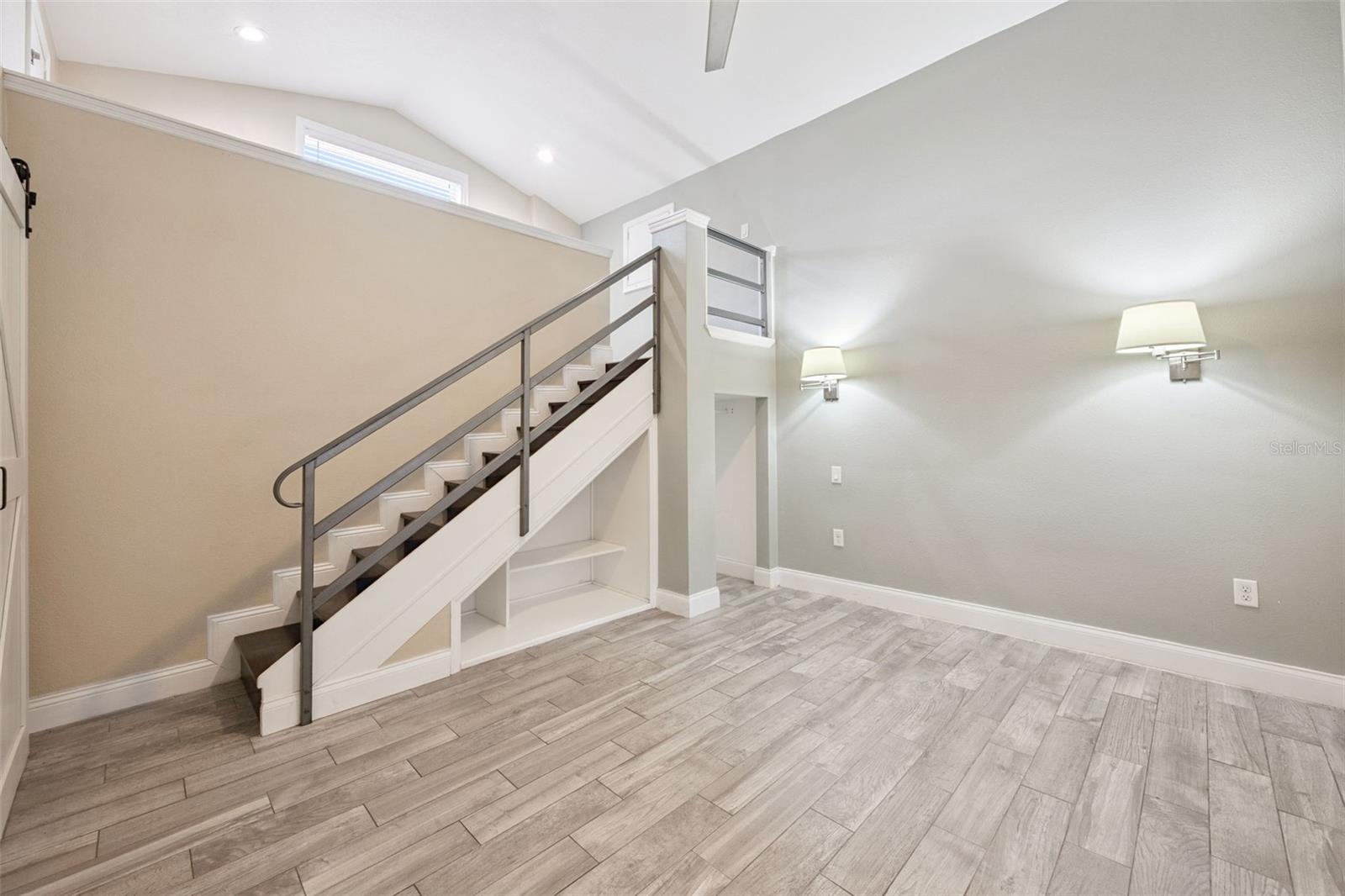 Image 28 of 37 For 352 Cambridge Boulevard